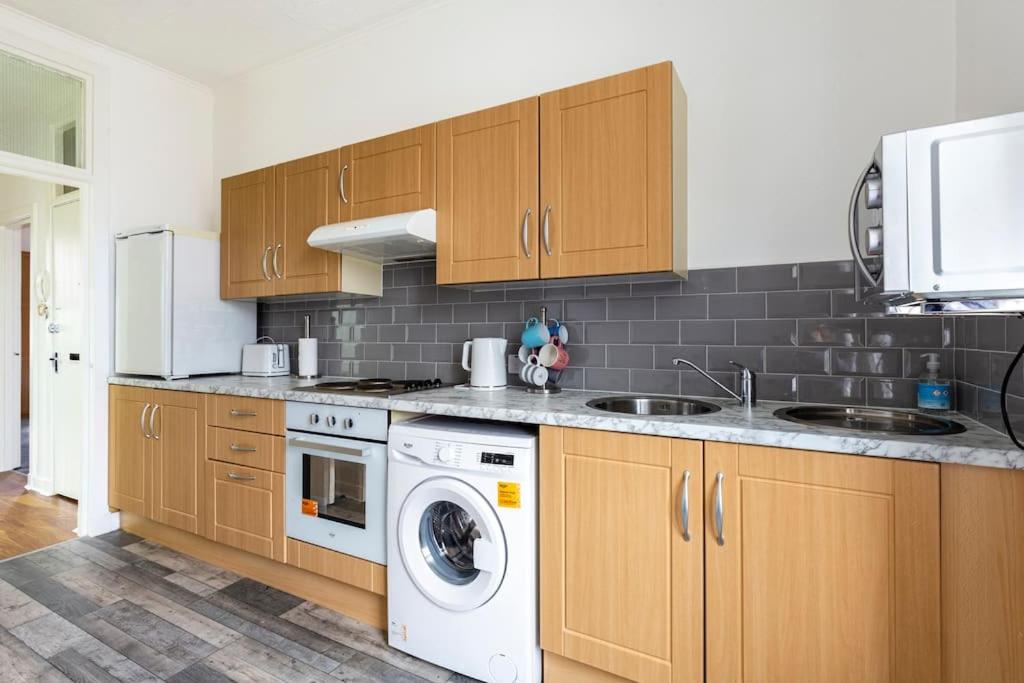 Spacious stylish centraly located flat near beach