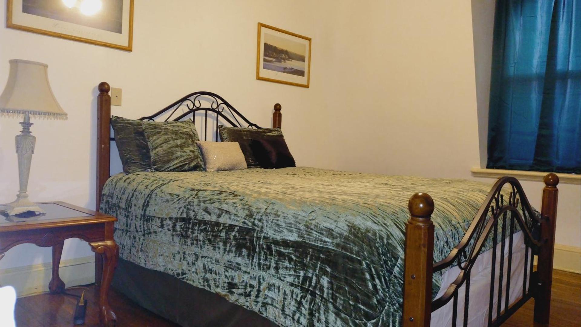 Mini Mansion Hotel near public transportation is the yellow and green house on the corner of 8th st and Madison avenue