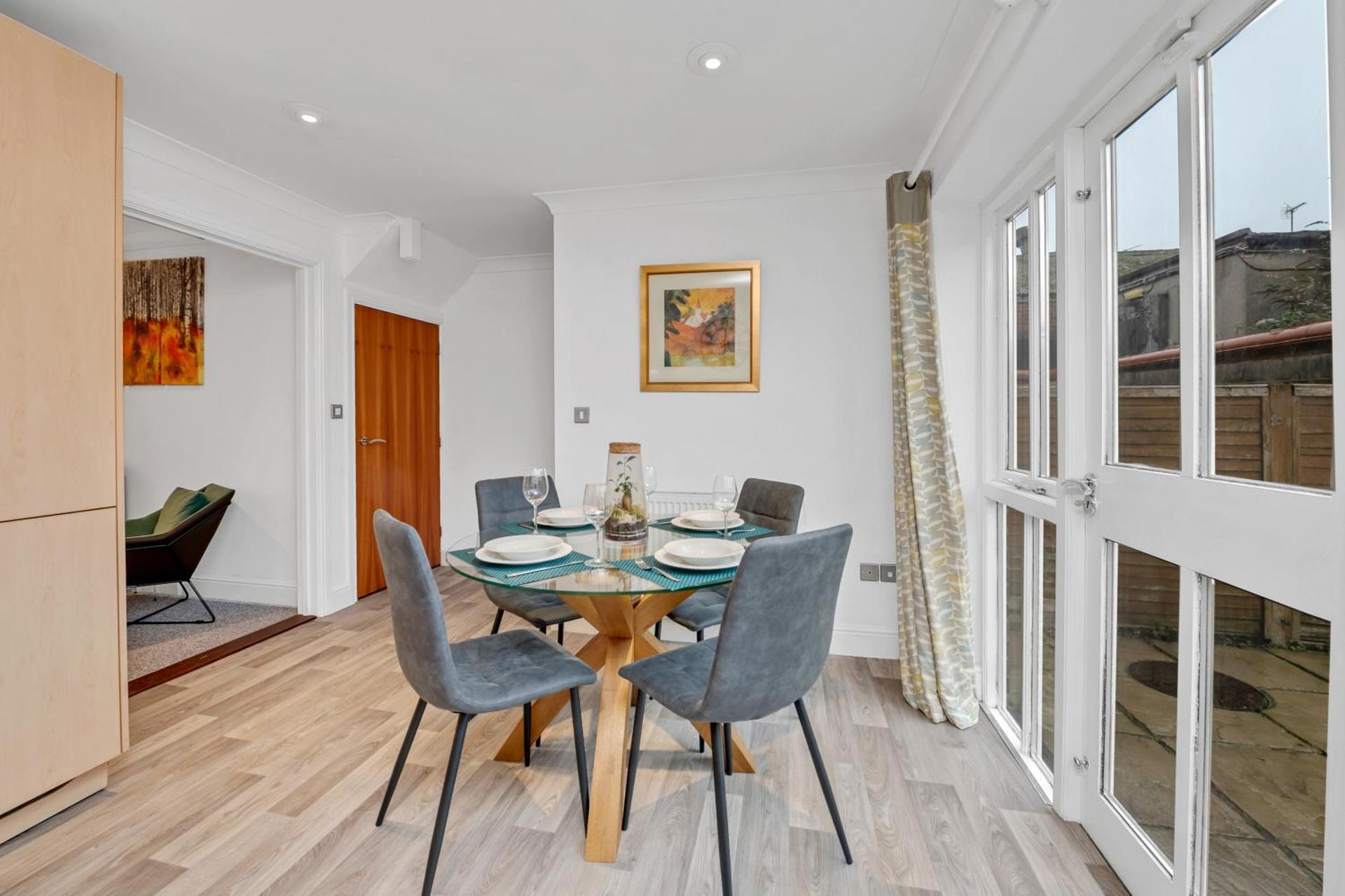 10 St Edmundsbury Mews