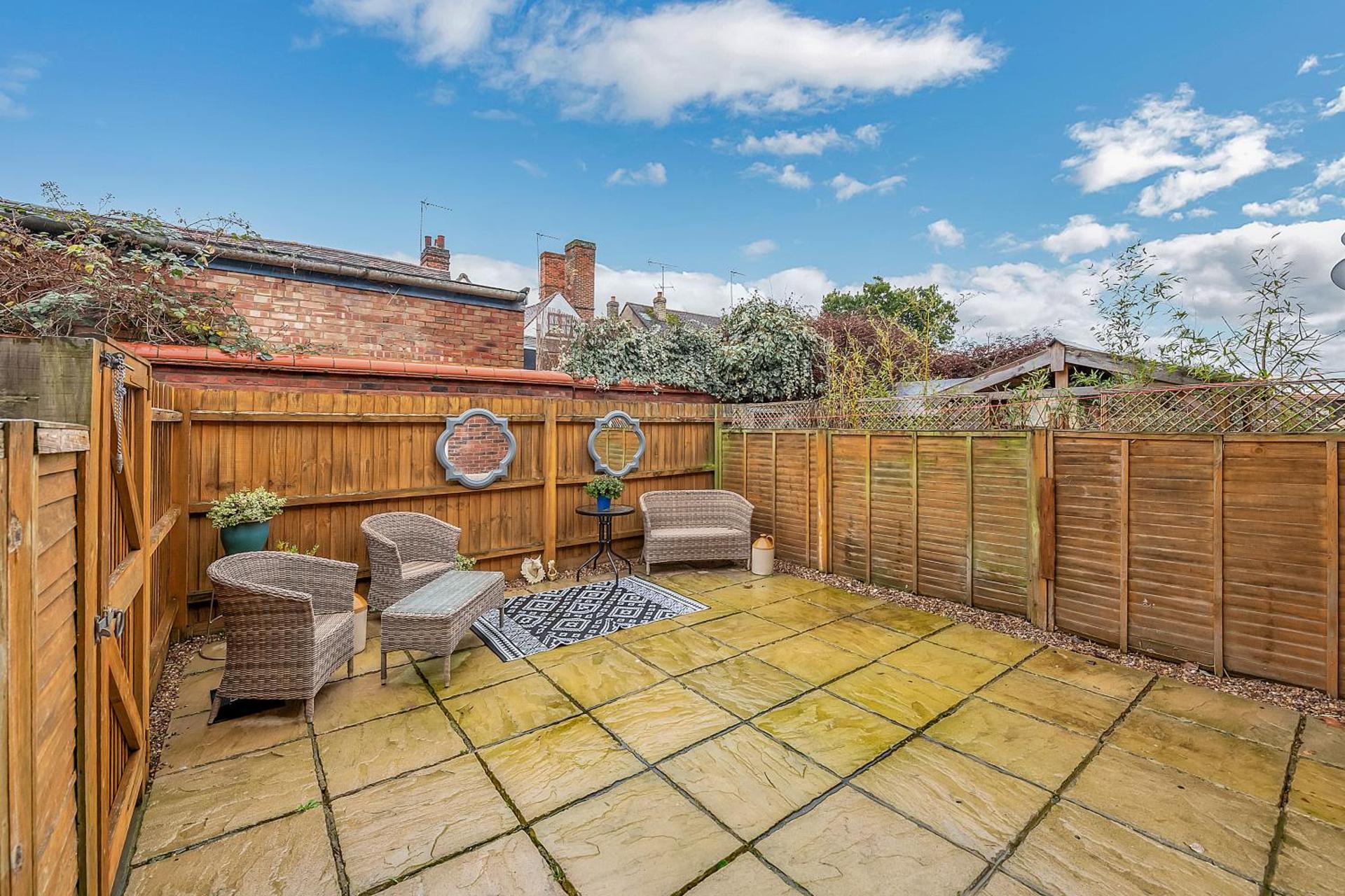 10 St Edmundsbury Mews