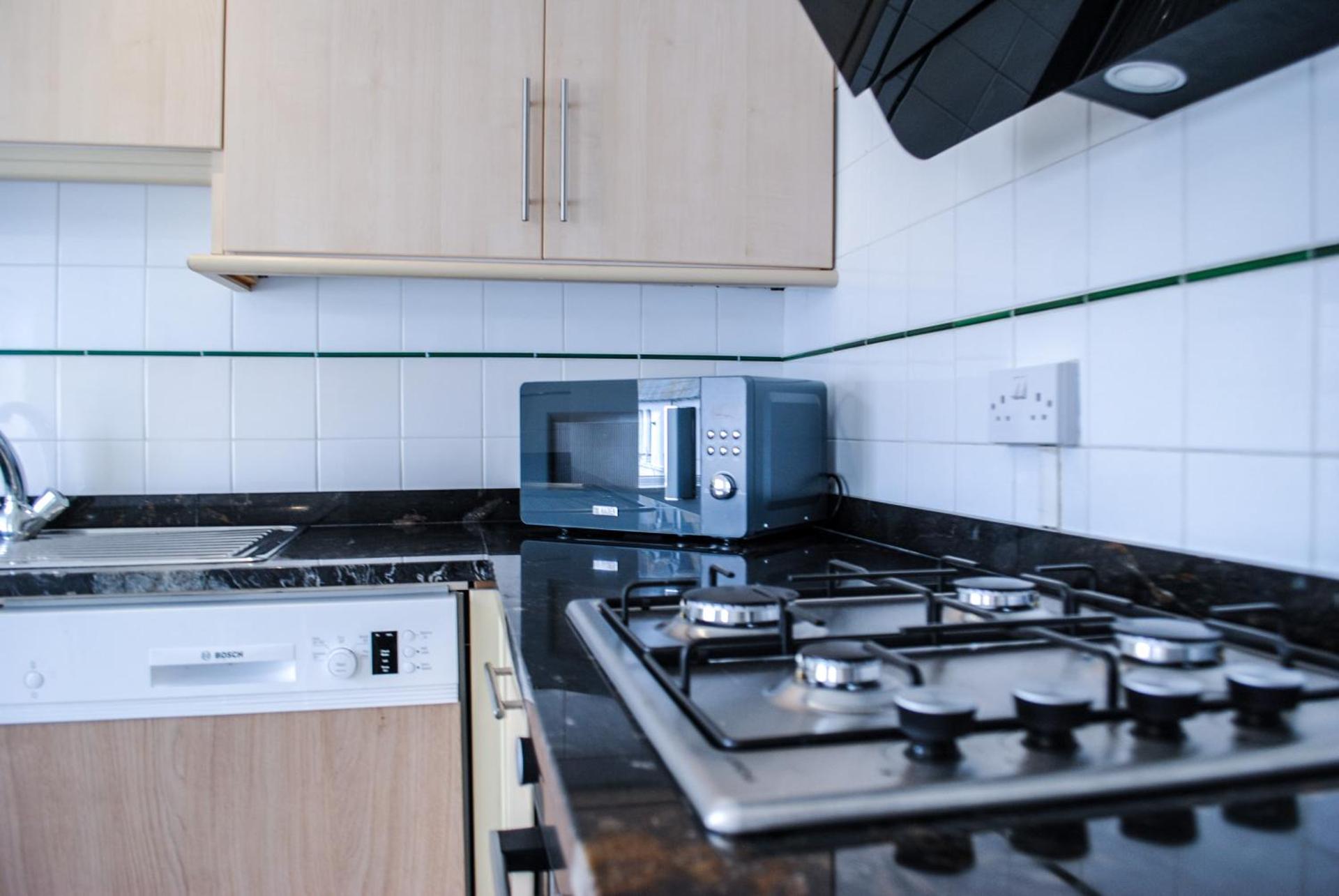 Sky Lounge - Beachfront top floor apartment with stunning veiws