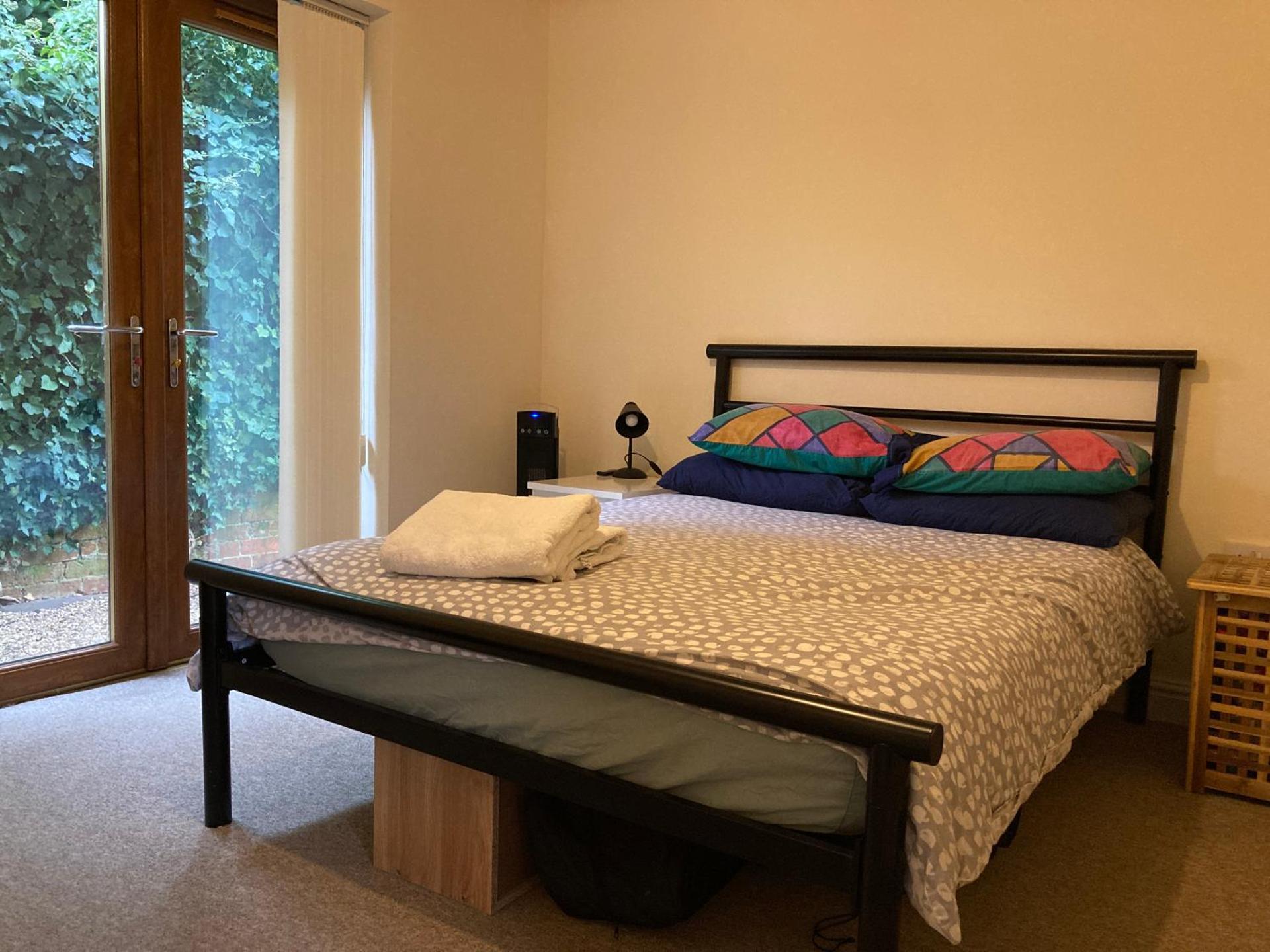 CV225AA 1 Bedroom-Near Rugby School-Ground Floor-WiFi-Self Check In