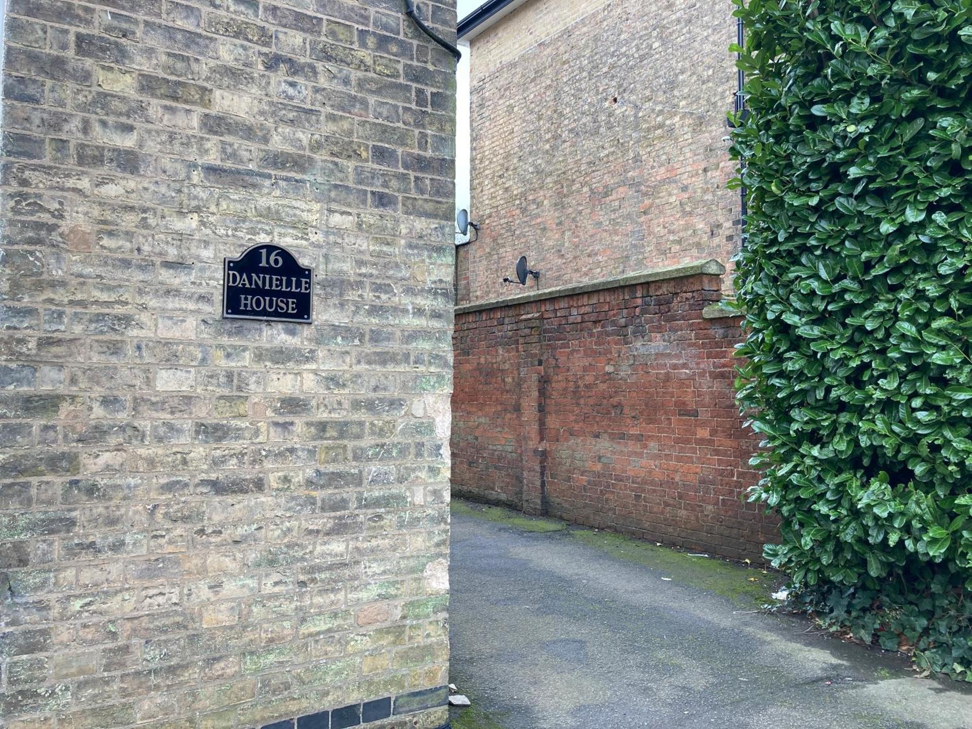 CV225AA 1 Bedroom-Near Rugby School-Ground Floor-WiFi-Self Check In