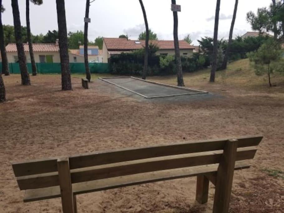 Maisonnette à deux pas de la plage dans résidence calme