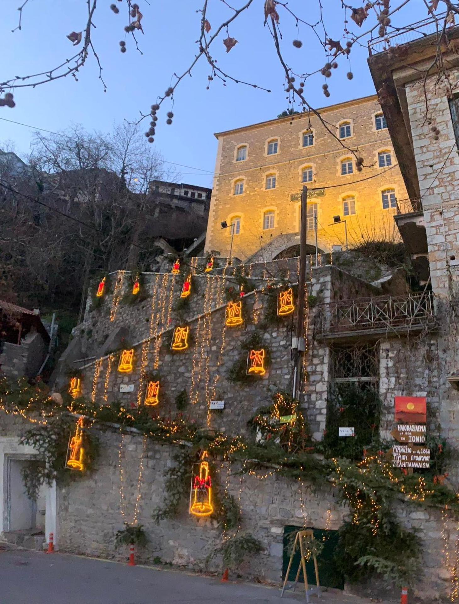 Stonehouse dome Lagadia