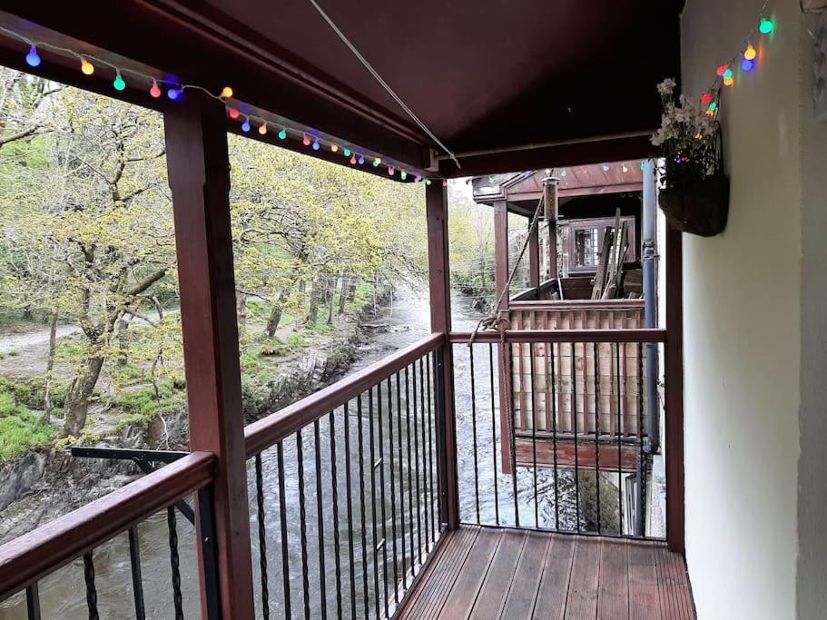 Selah Teifi spectacular river view with games room