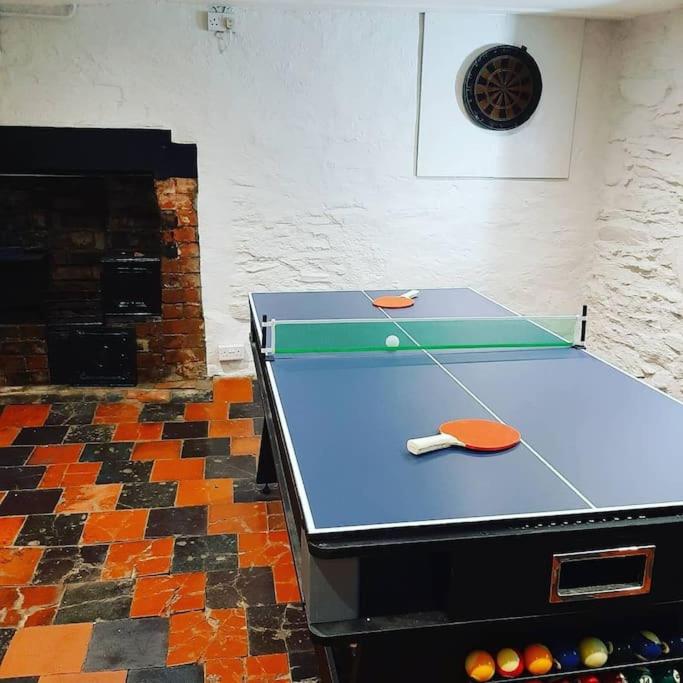 Selah Teifi spectacular river view with games room