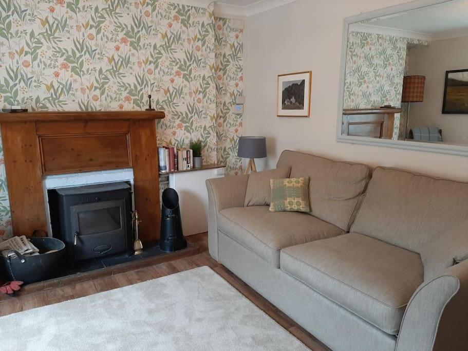 Selah Teifi spectacular river view with games room