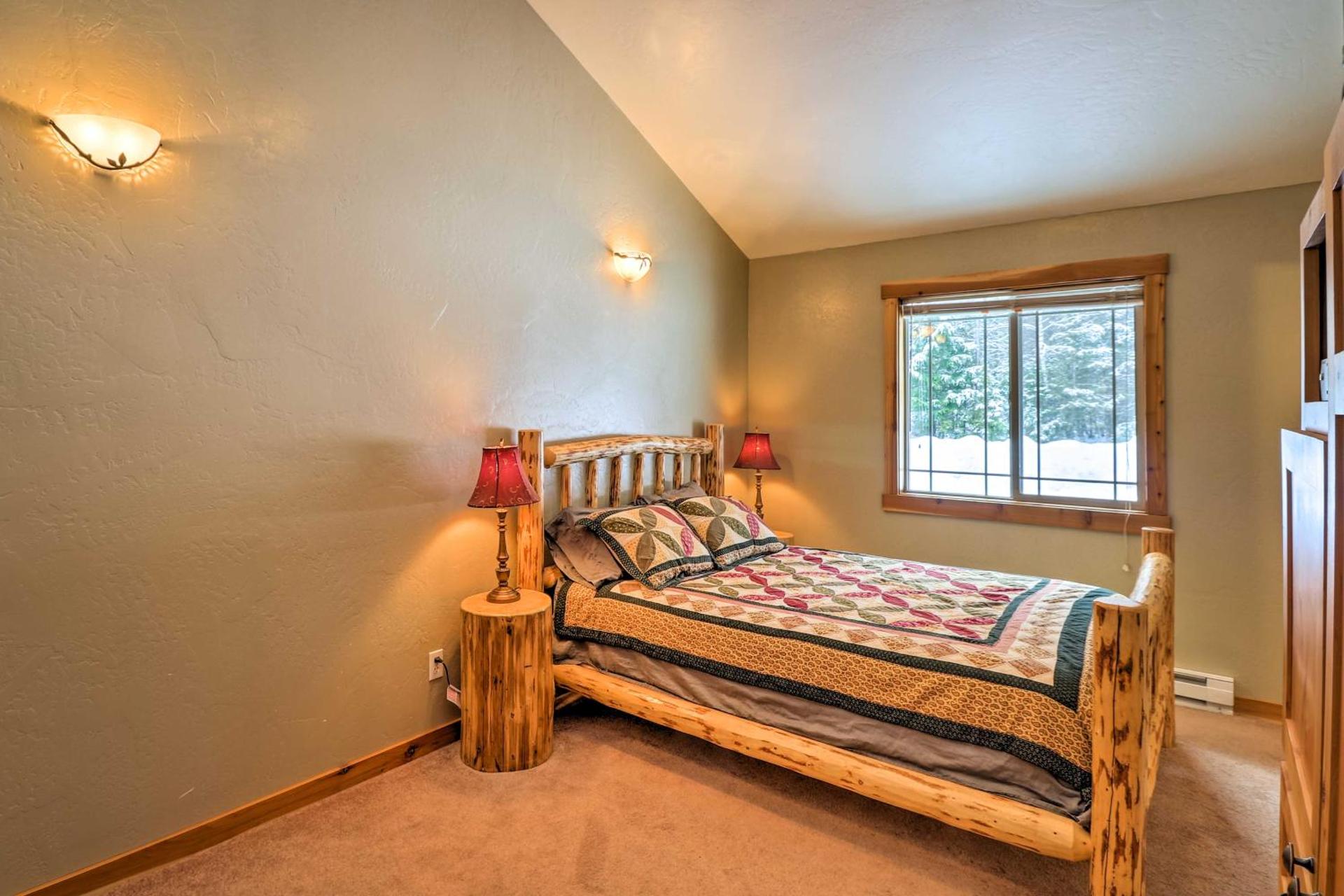 Hungry Horse Cabin 11 Mi to Glacier National Park