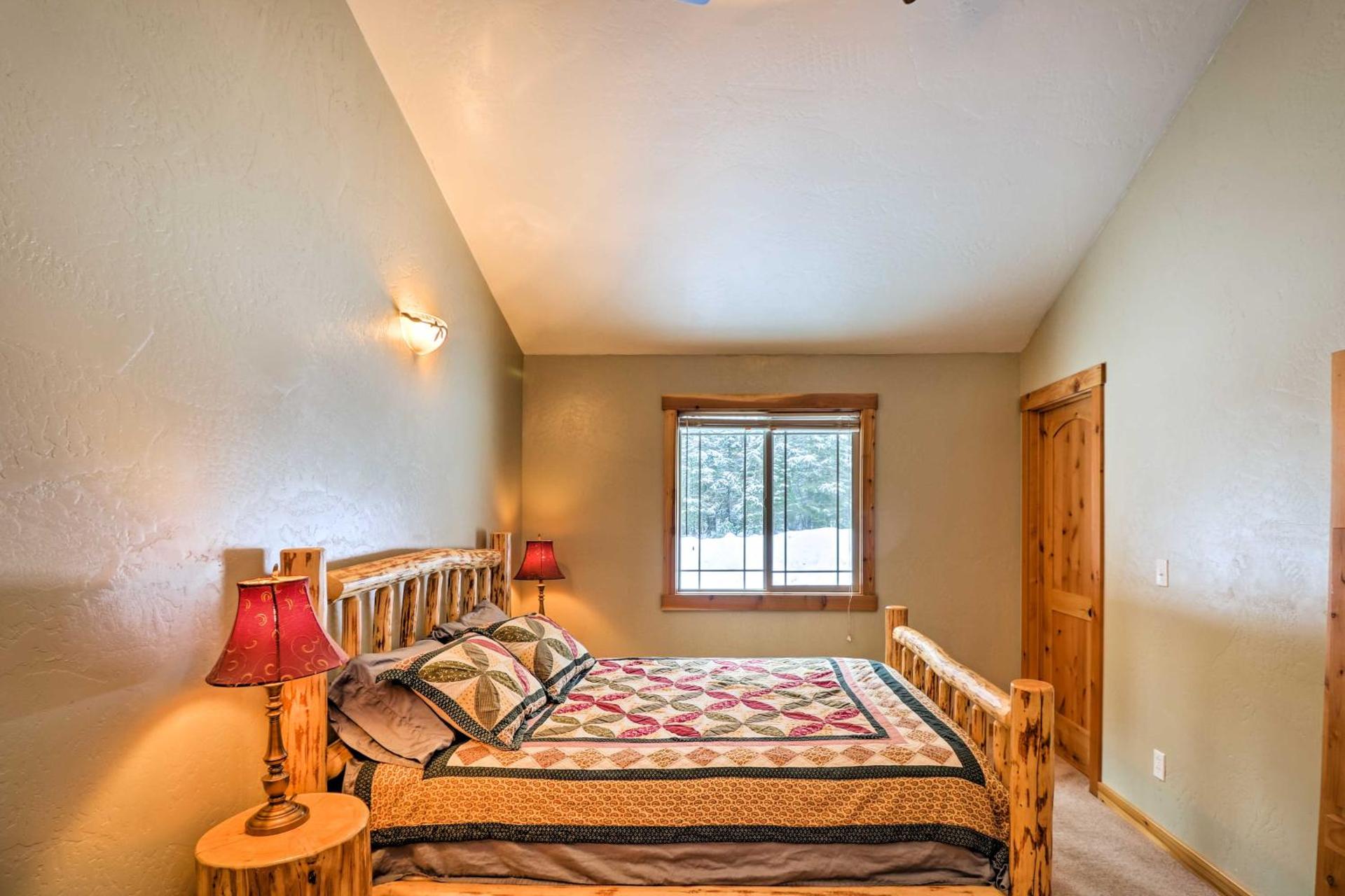 Hungry Horse Cabin 11 Mi to Glacier National Park