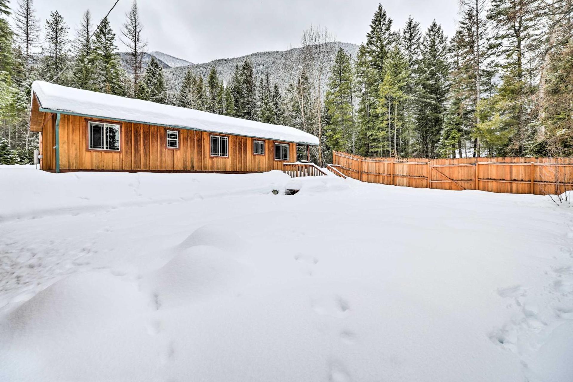 Hungry Horse Cabin 11 Mi to Glacier National Park