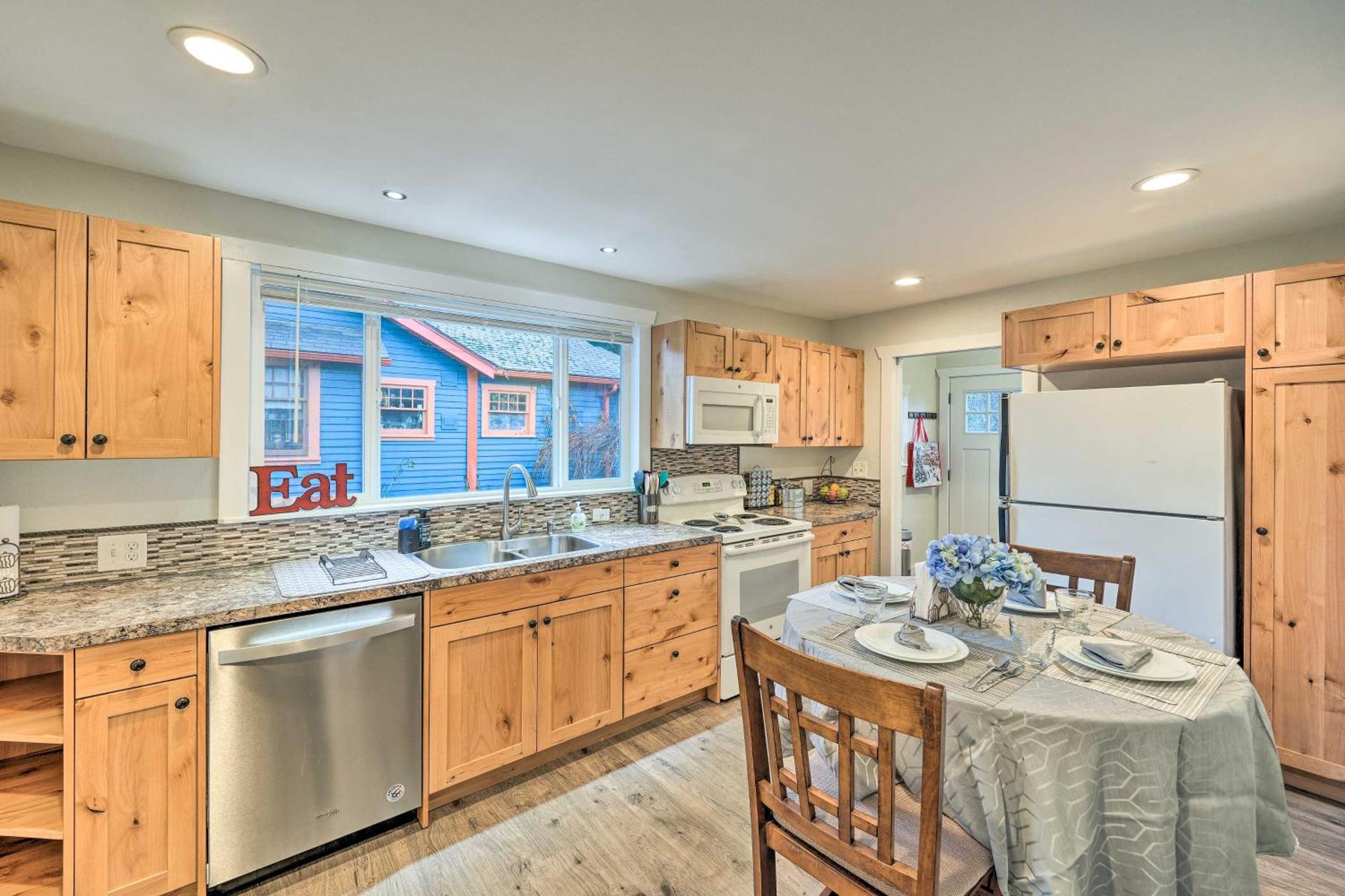 Port Angeles Retreat - 1 Mi to Downtown!