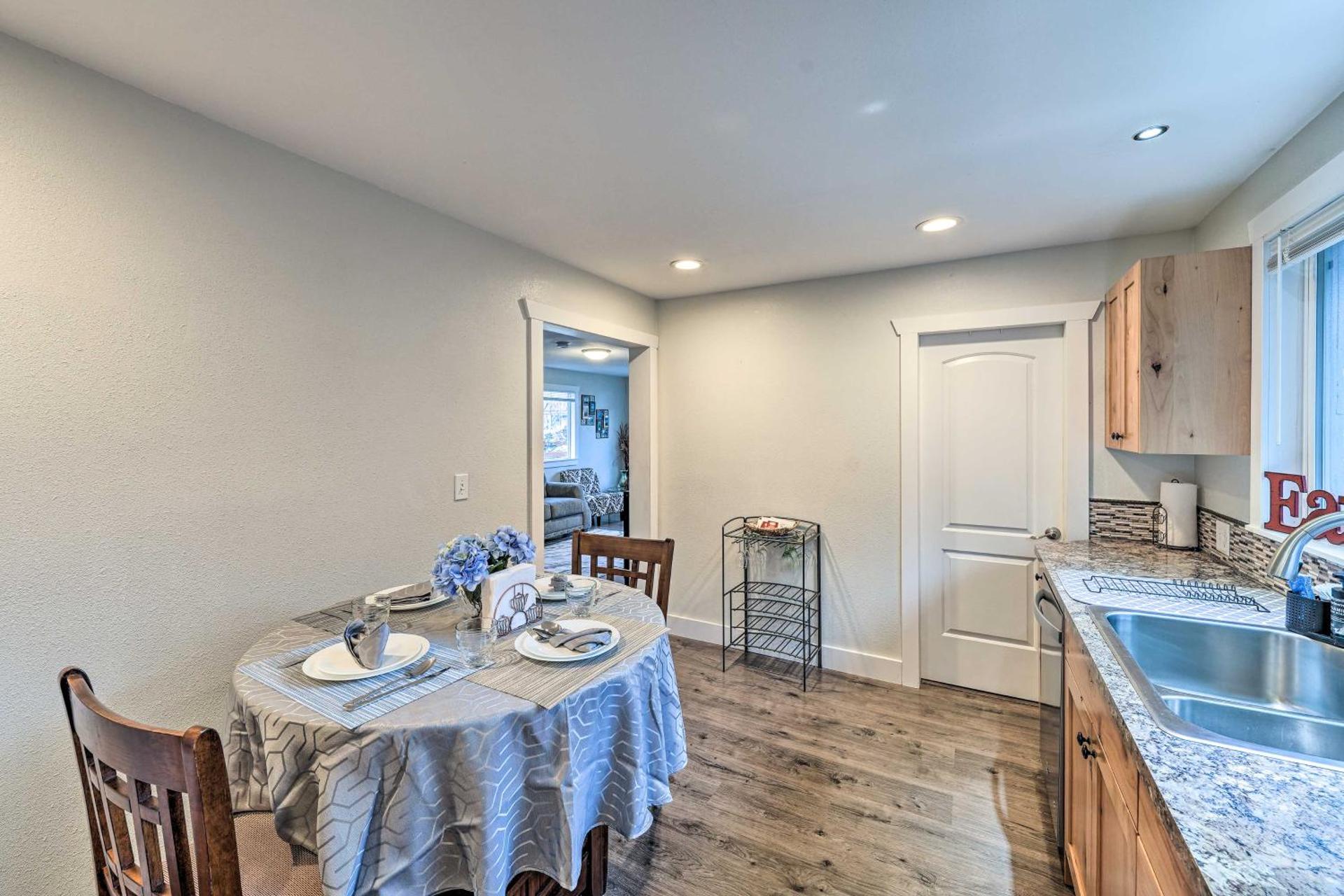 Port Angeles Retreat - 1 Mi to Downtown!