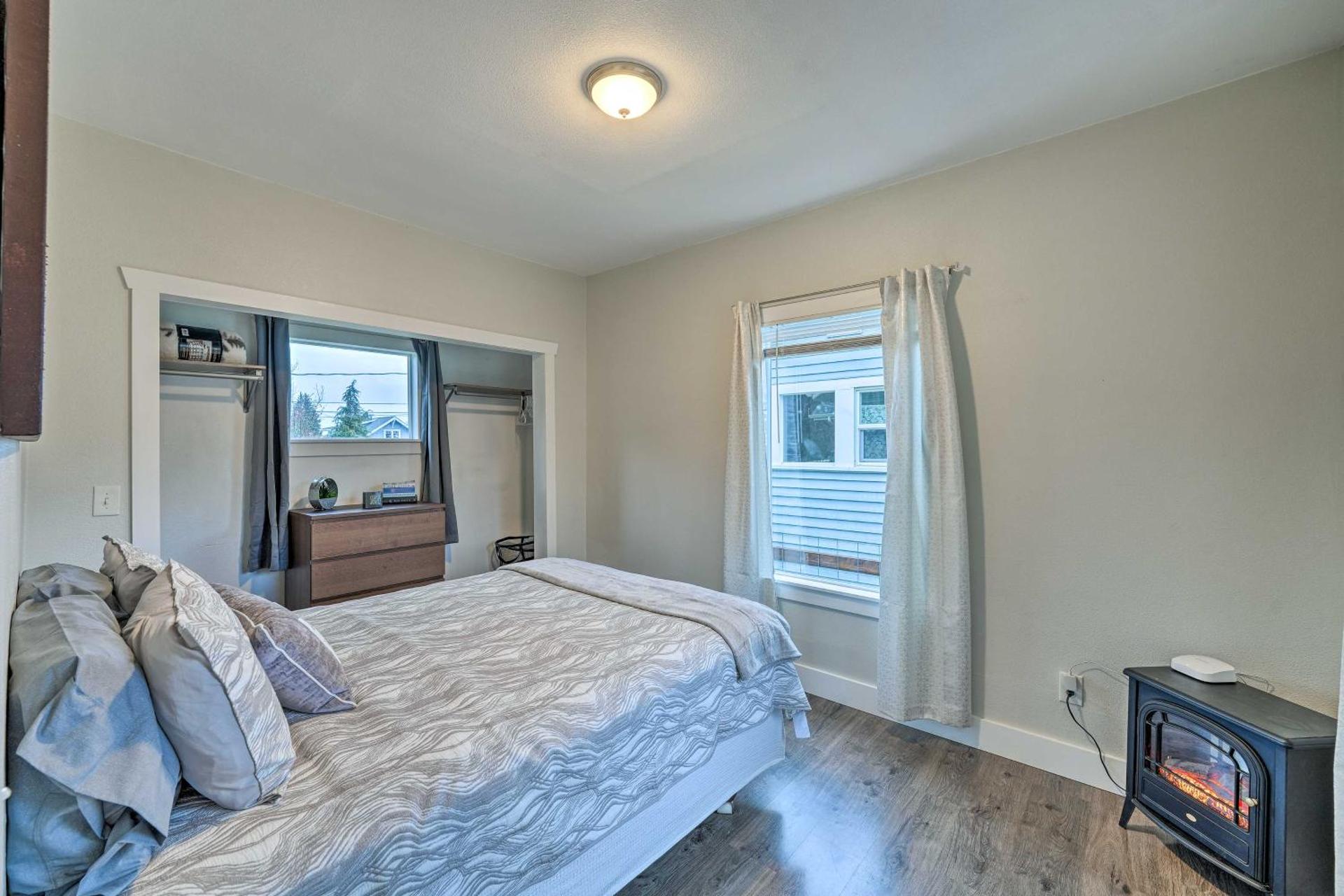 Port Angeles Retreat - 1 Mi to Downtown!