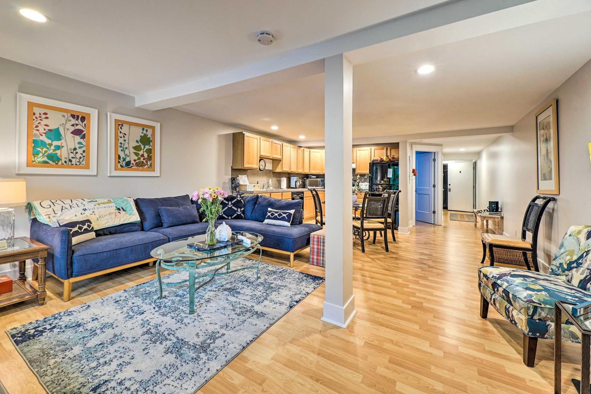 Downtown Grand Haven Apt Less Than 1 Mi to Lake Michigan