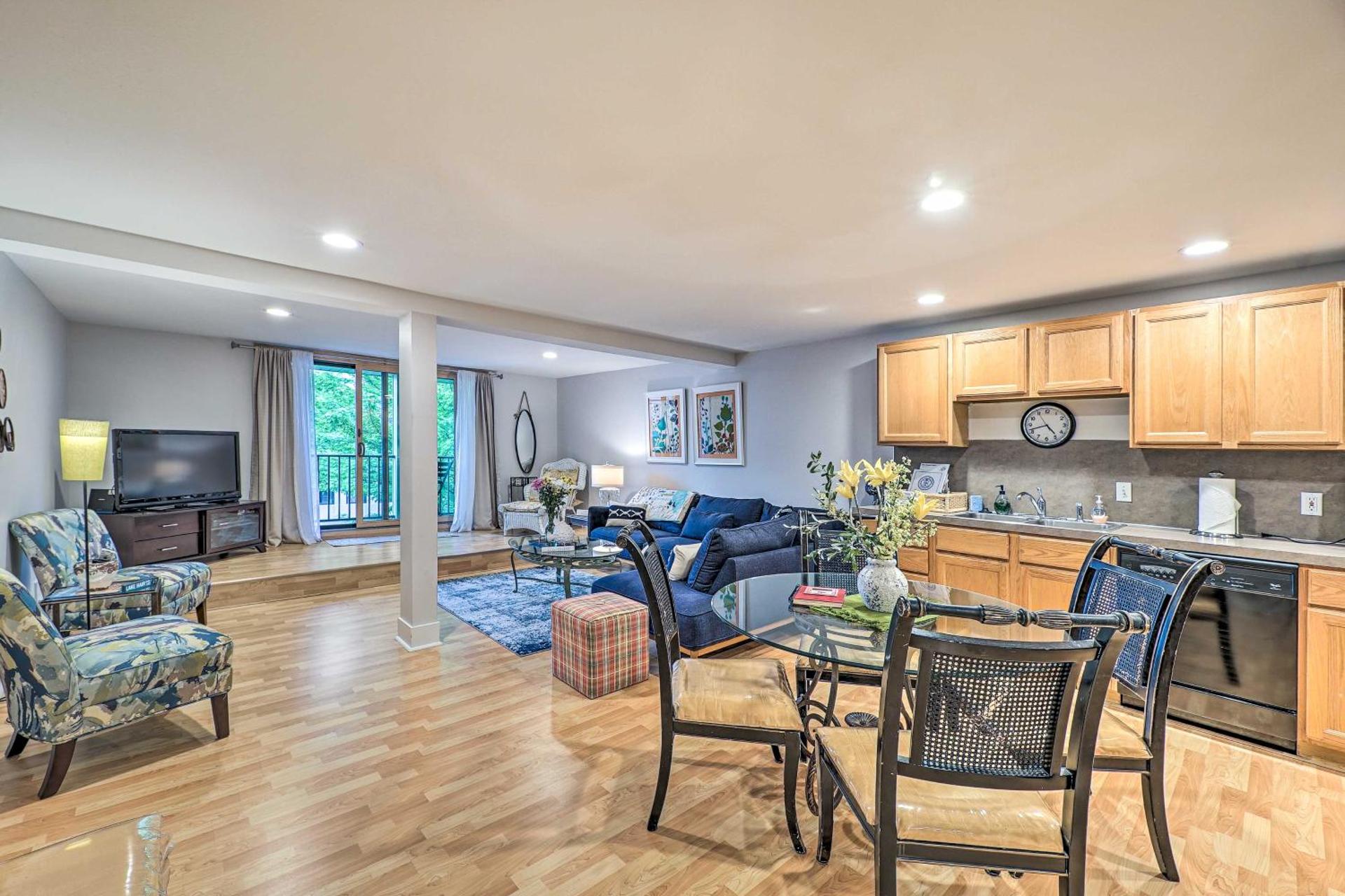 Downtown Grand Haven Apt Less Than 1 Mi to Lake Michigan