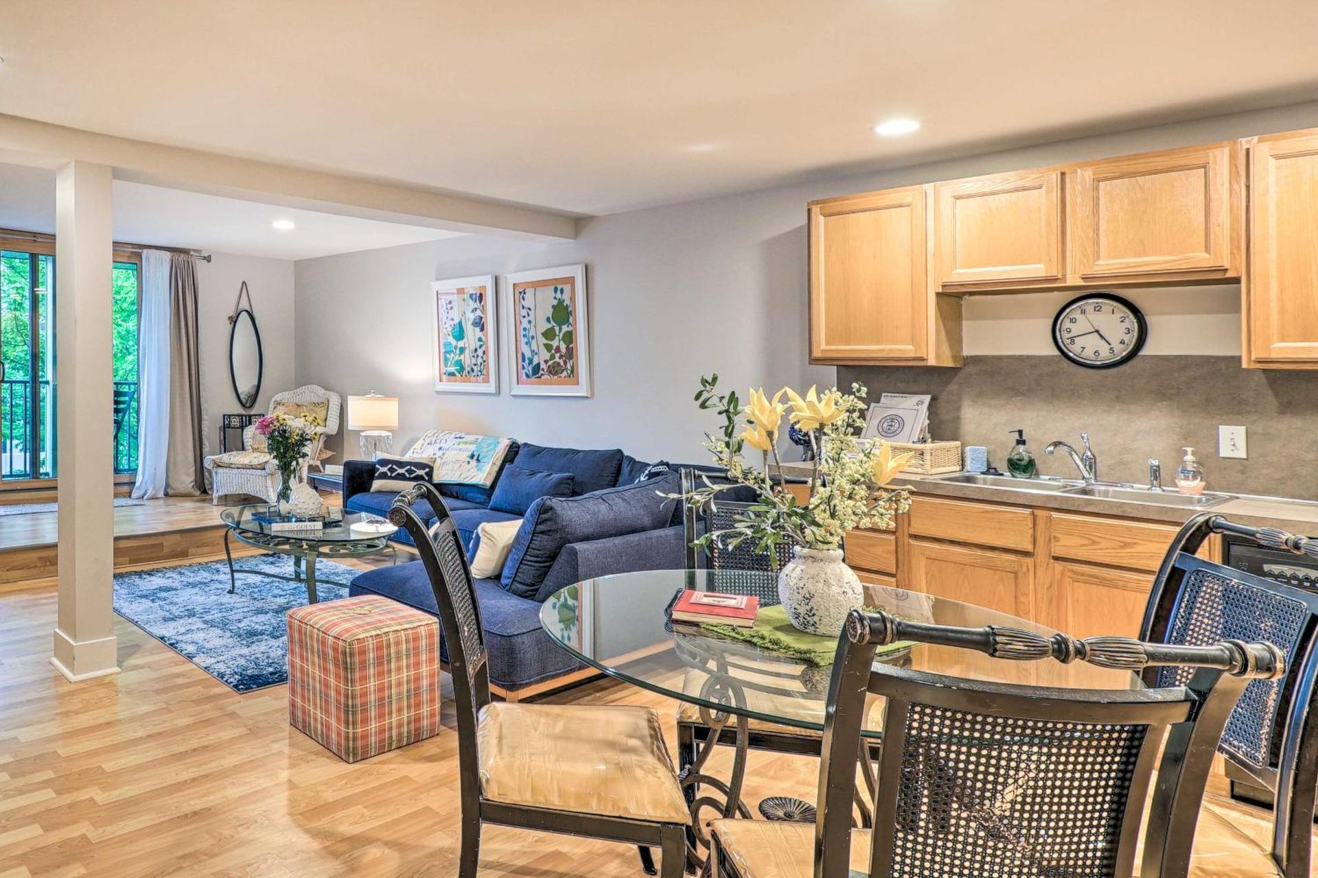 Downtown Grand Haven Apt Less Than 1 Mi to Lake Michigan