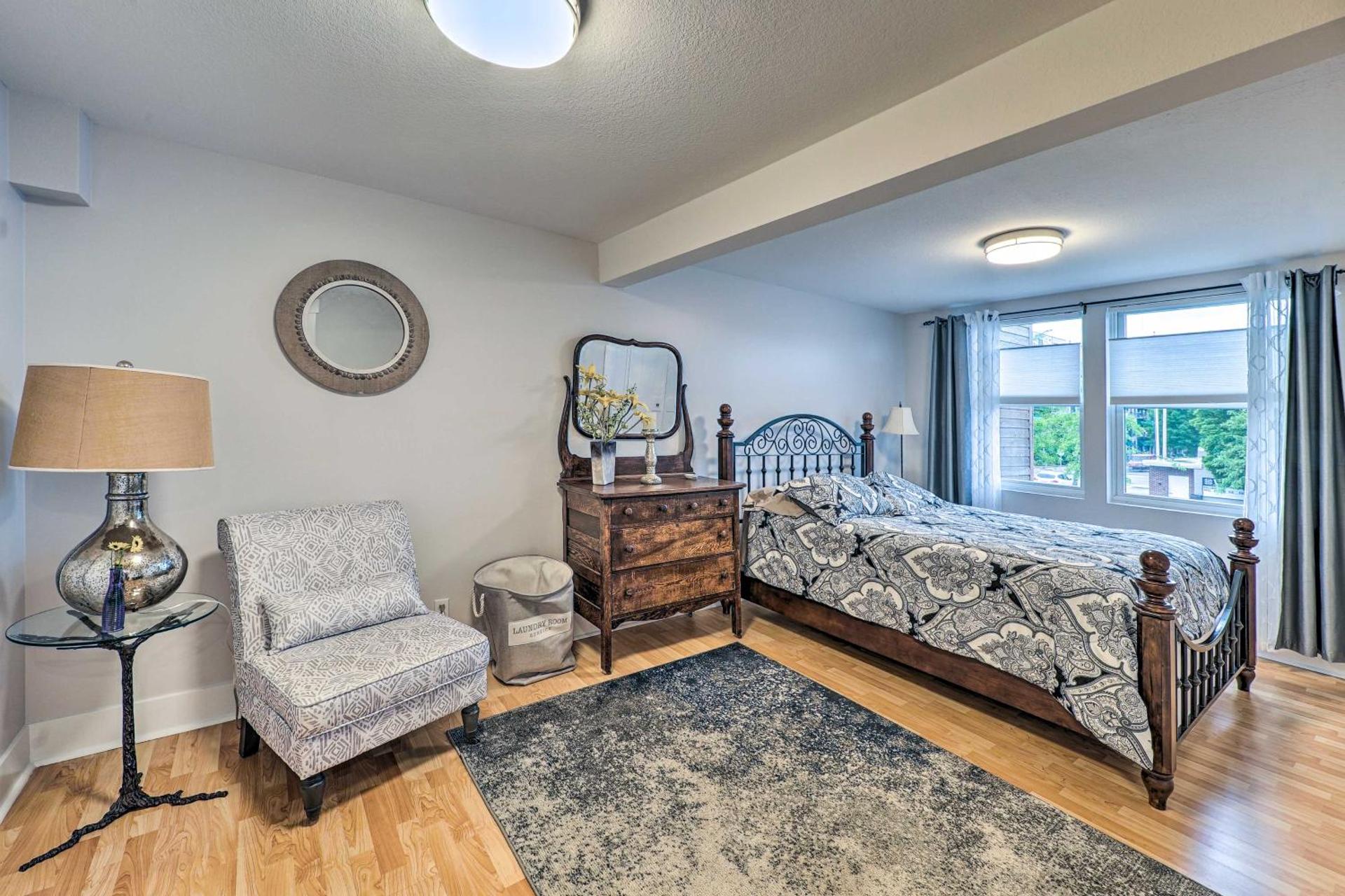 Downtown Grand Haven Apt Less Than 1 Mi to Lake Michigan