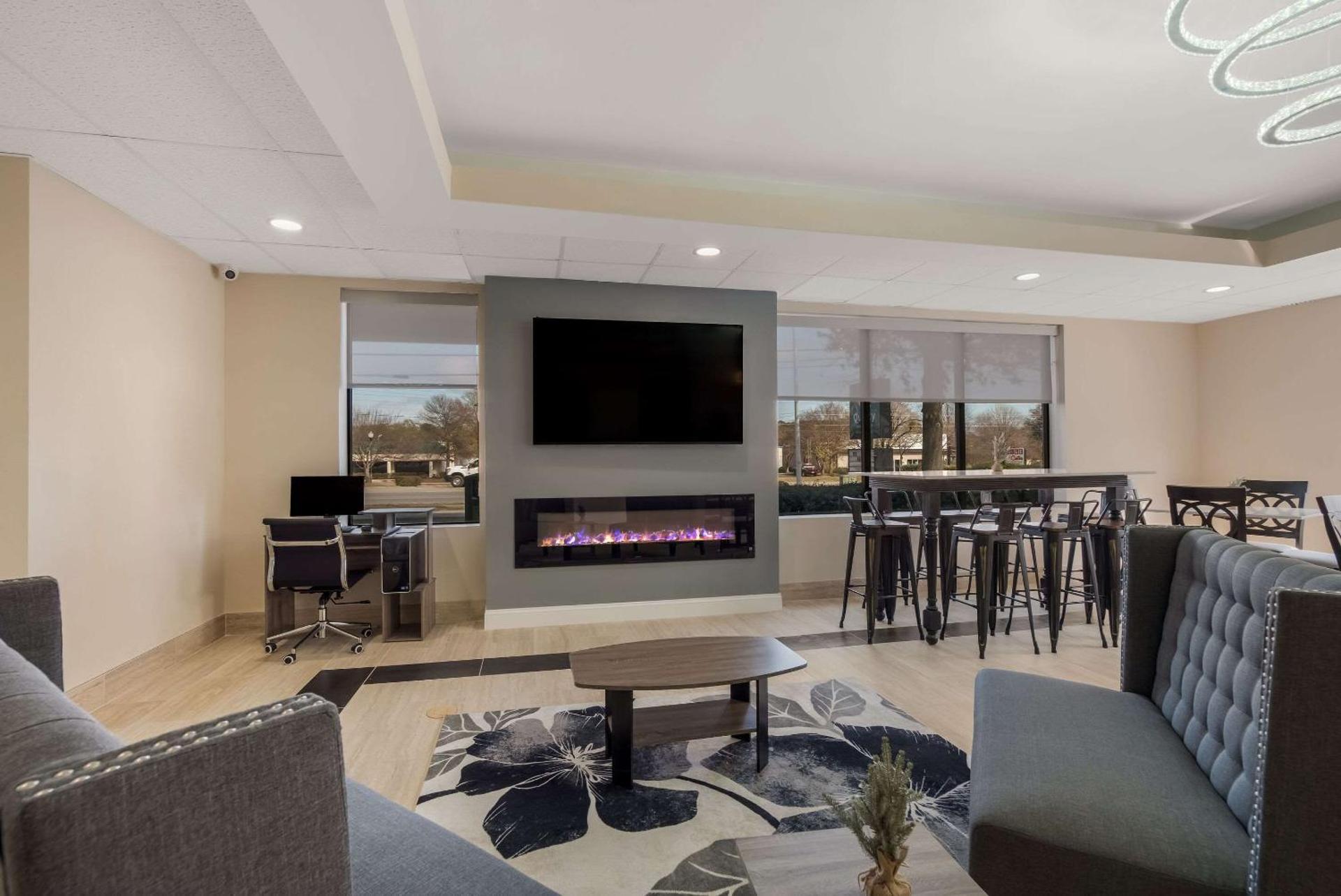 Communal lounge/ TV room