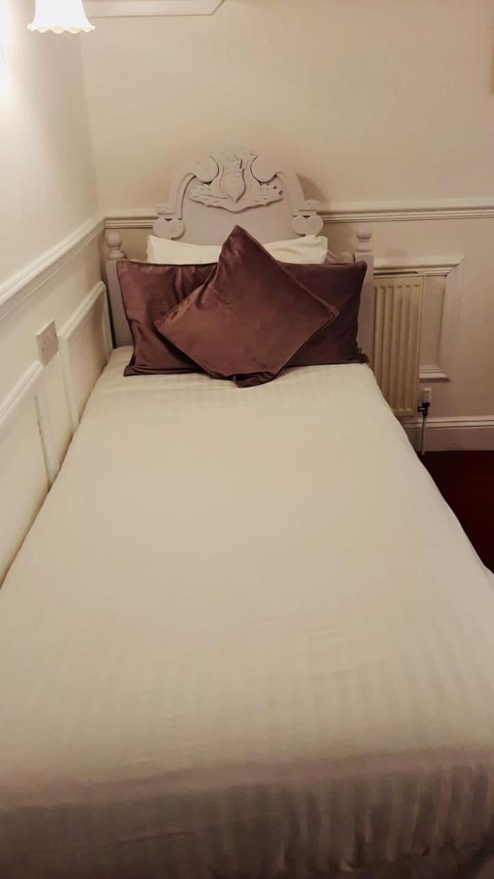 Double or Twin Room with Private Bathroom