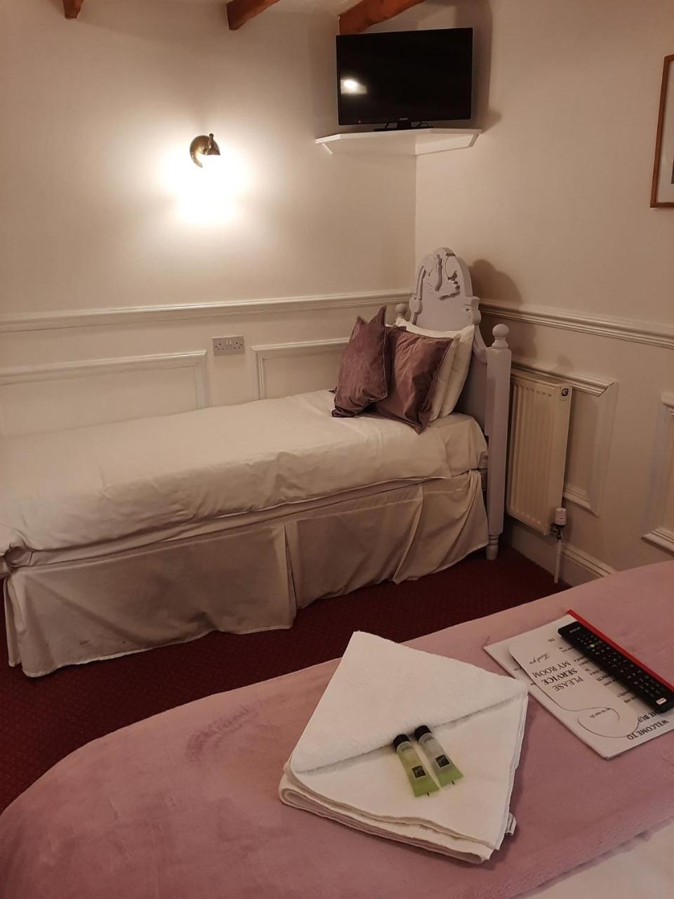 Double or Twin Room with Private Bathroom