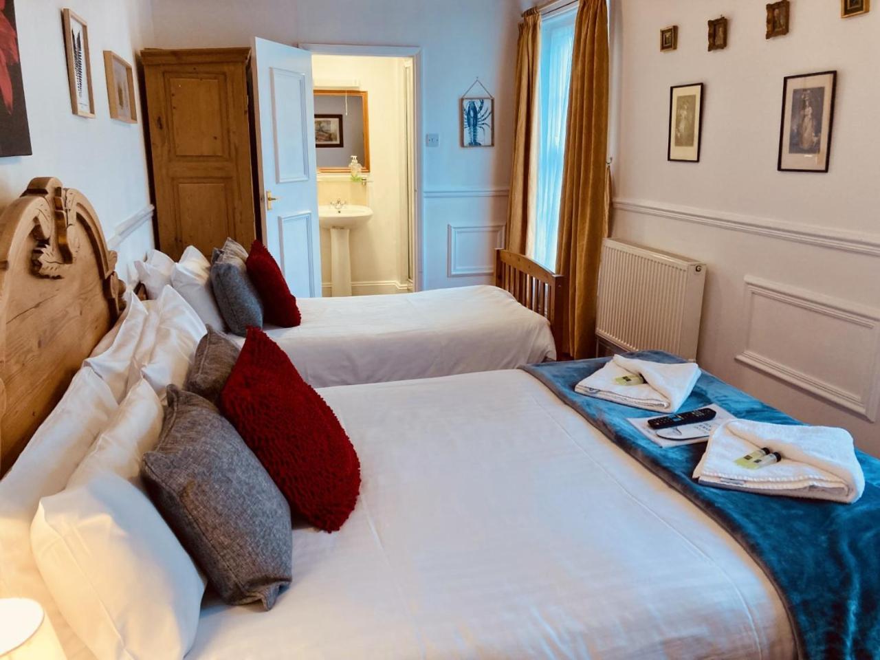 Double or Twin Room with Private Bathroom