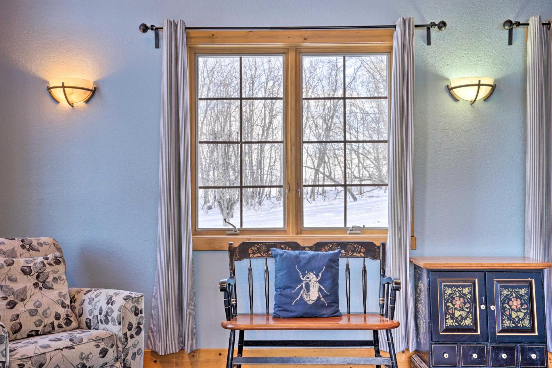 Secluded Ellsworth Apartment - Hiking Nearby!