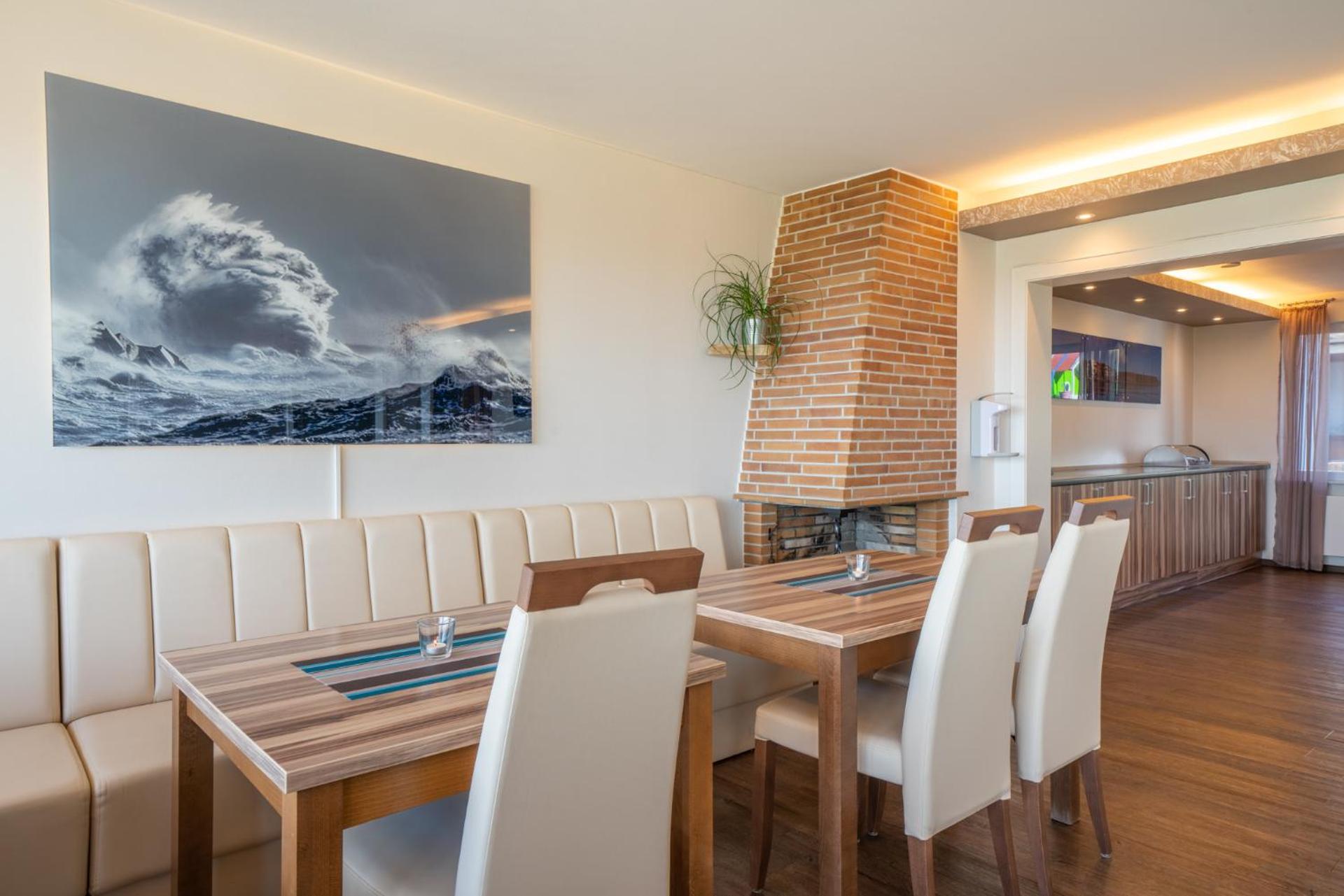 Communal lounge/ TV room