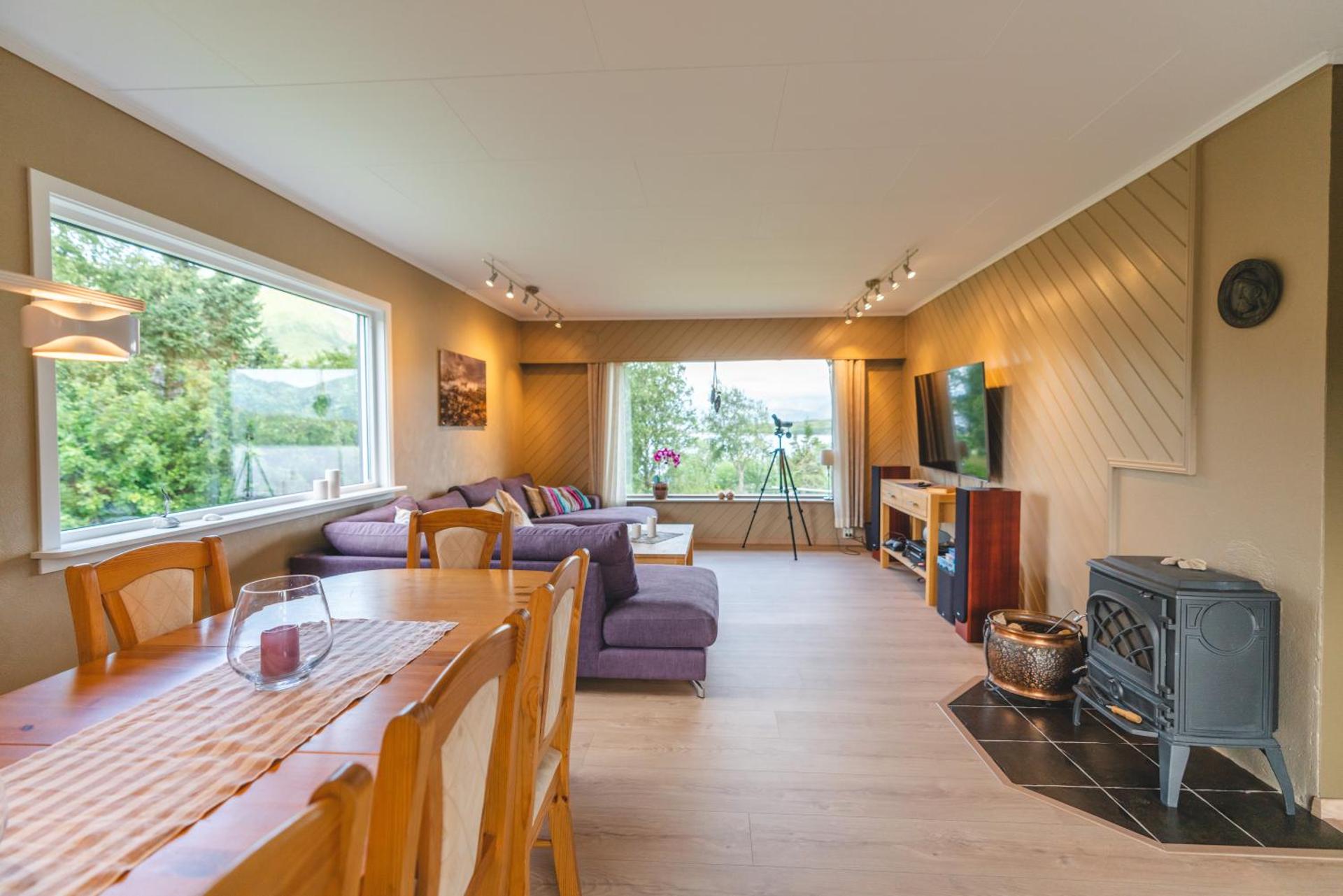 Communal lounge/ TV room