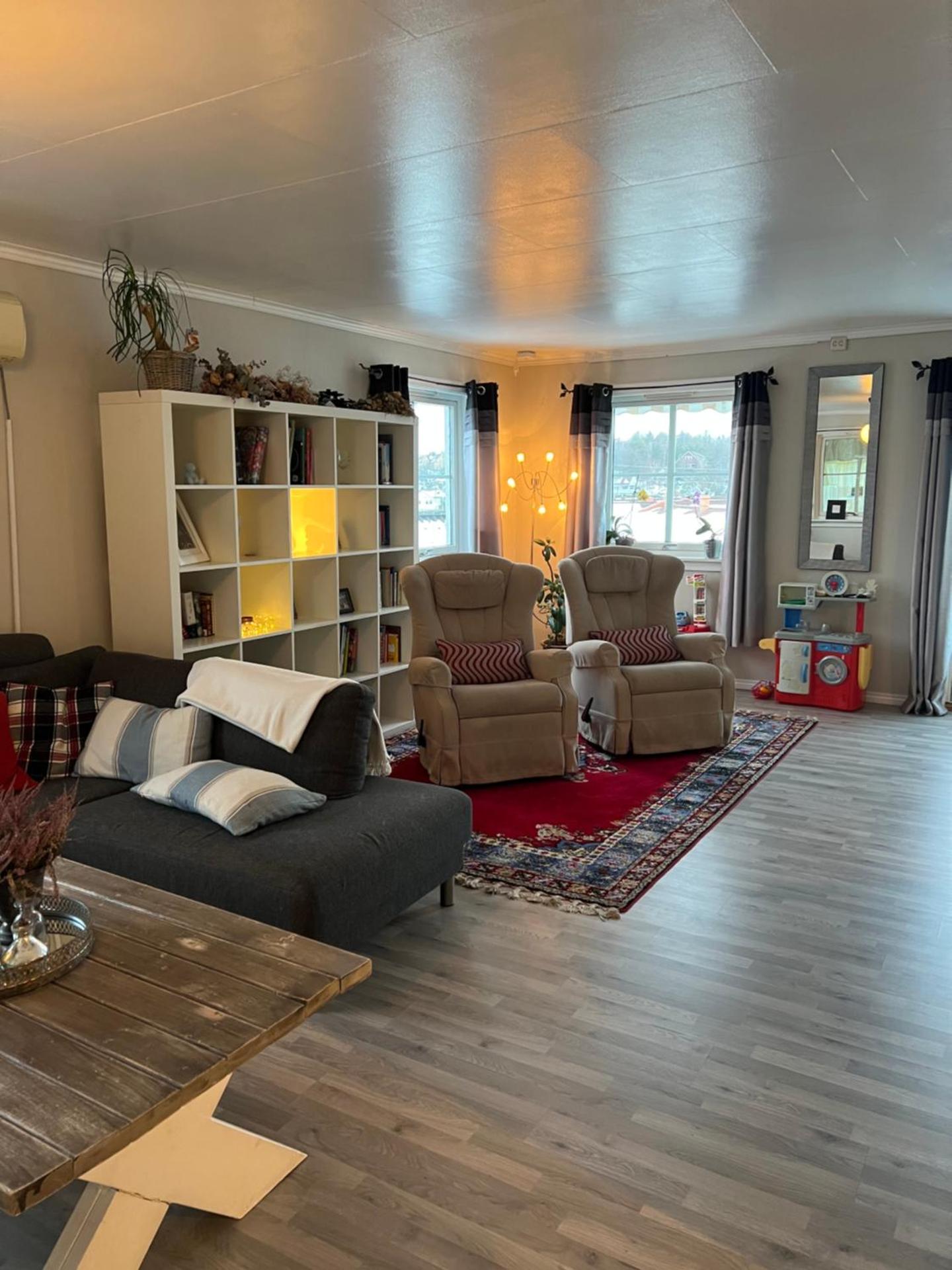 Comfortable 3 bedroom Apartment on one floor.