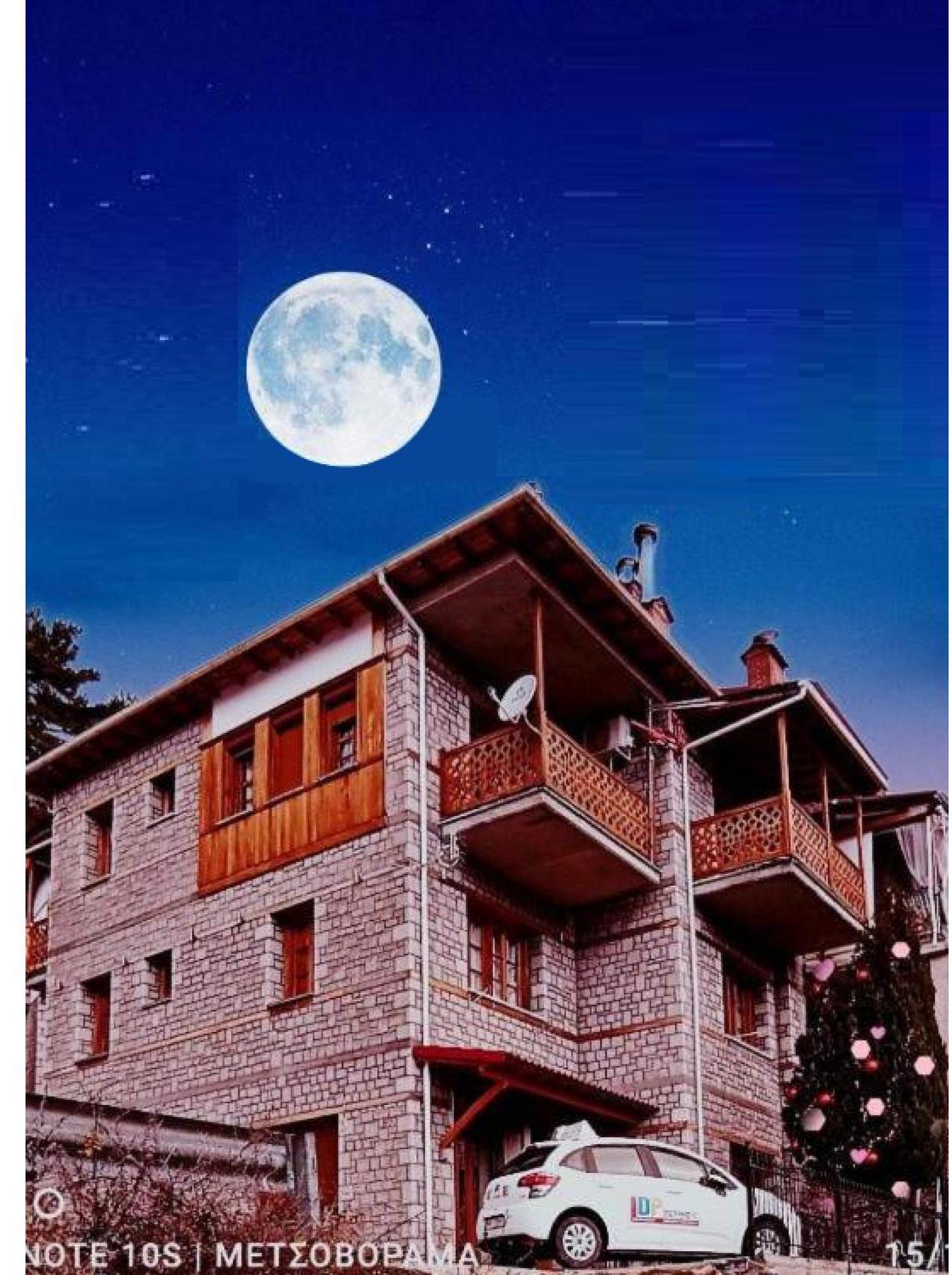 La Petri Studios with Fireplace & View