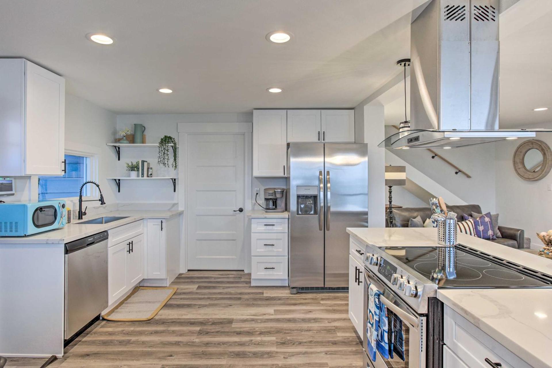 Tacoma Dash Point Beach Cabin with Balcony!