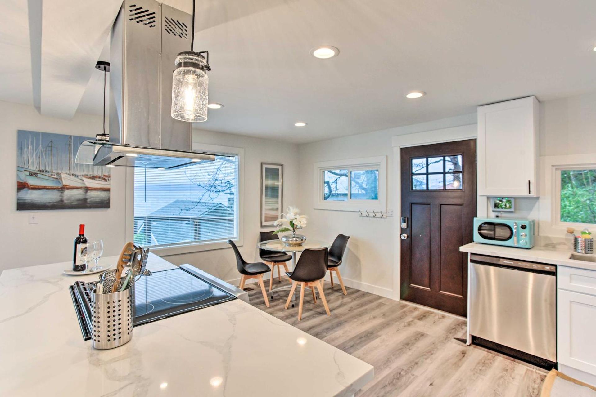 Tacoma Dash Point Beach Cabin with Balcony!