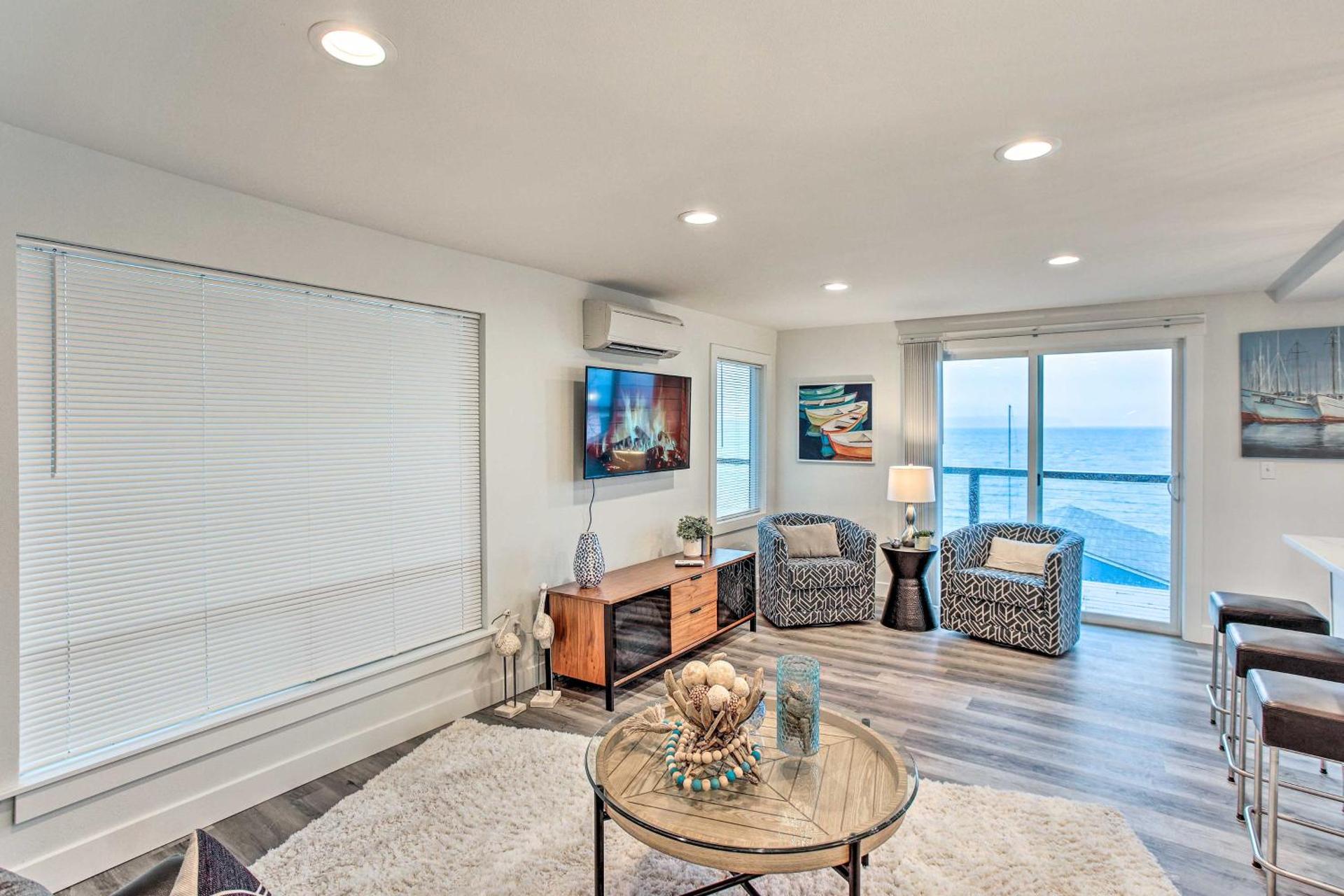 Tacoma Dash Point Beach Cabin with Balcony!