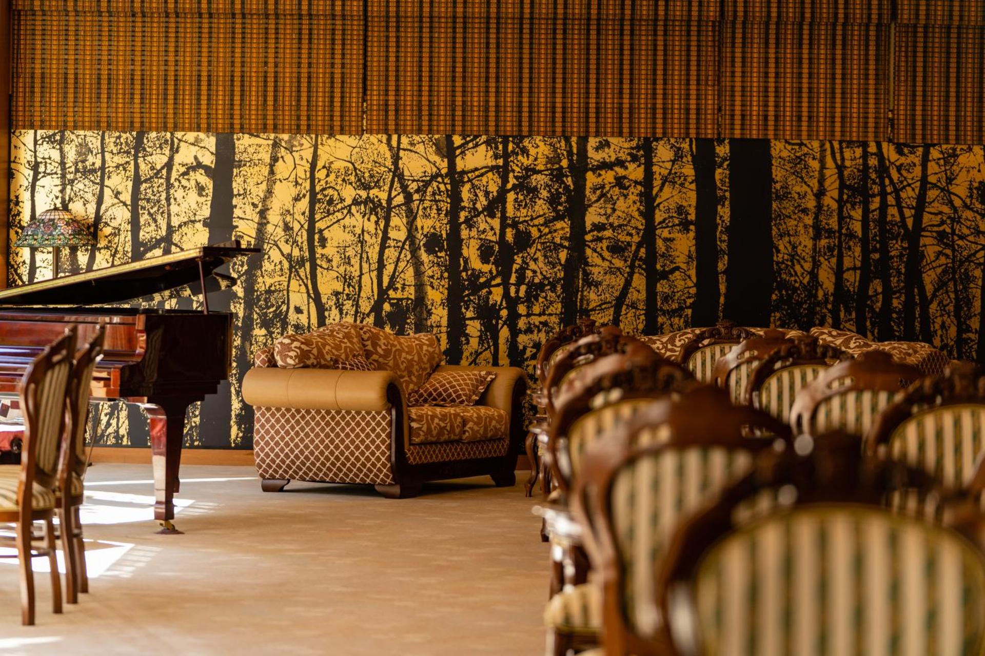 Communal lounge/ TV room