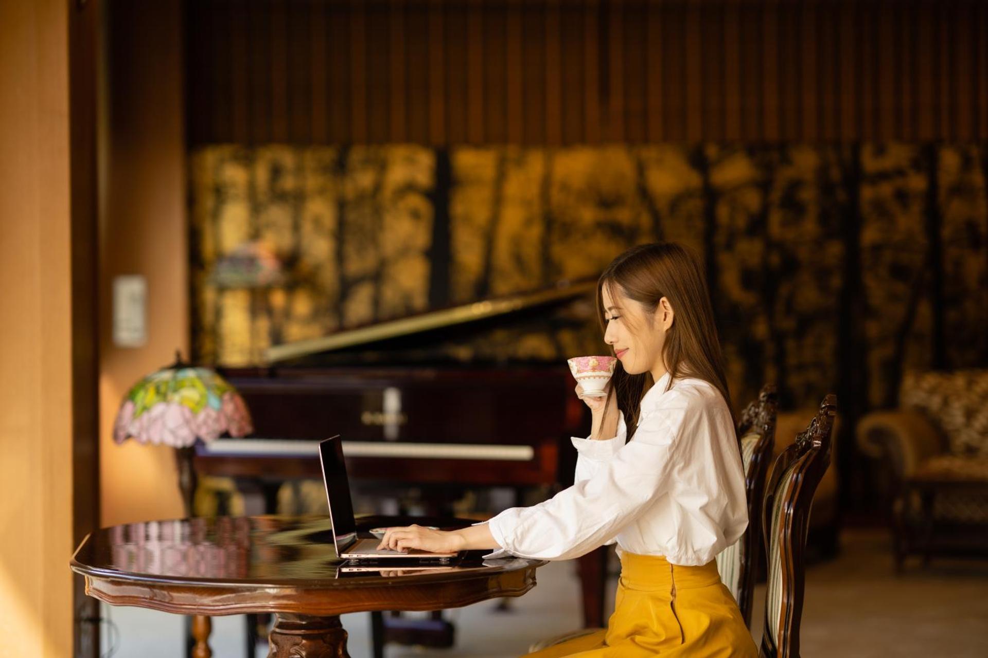 Communal lounge/ TV room