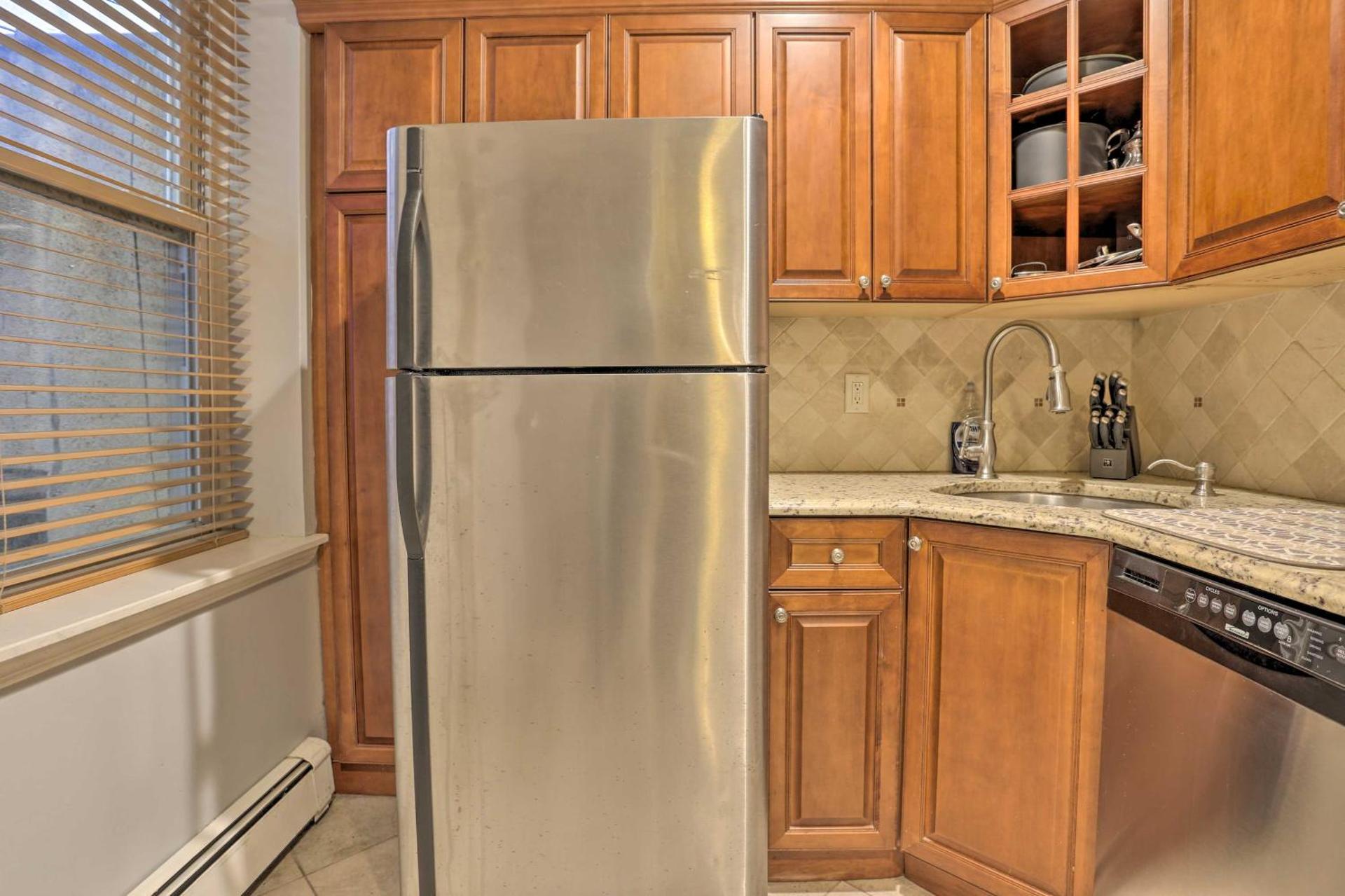 Hoboken Condo Walk to Public Transit!