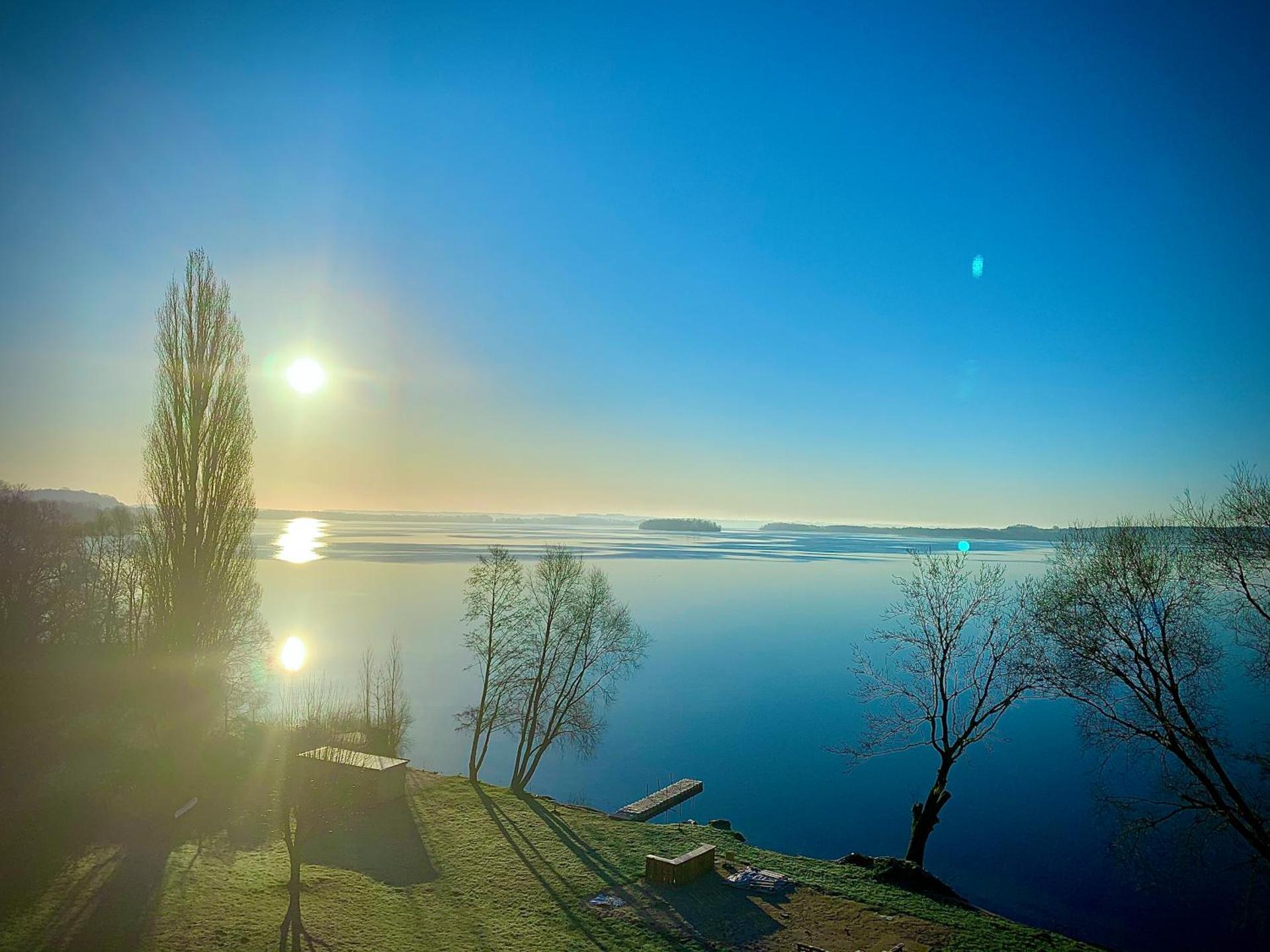 Ferienwohnung am See mit Terrasse