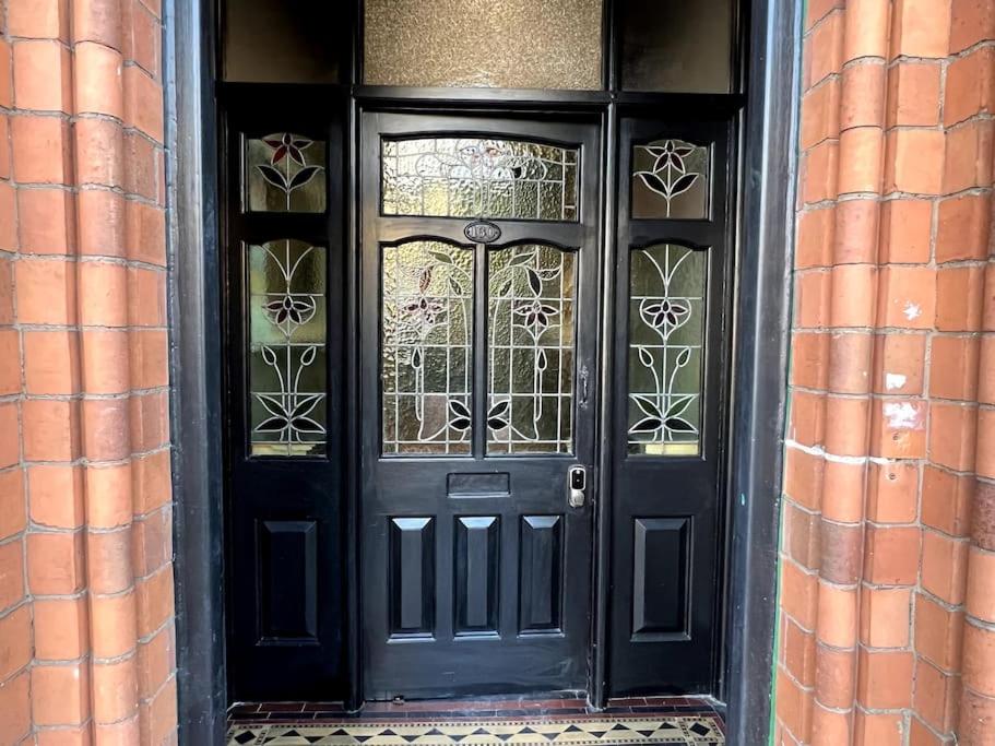 University Duplex • Sleeps 6