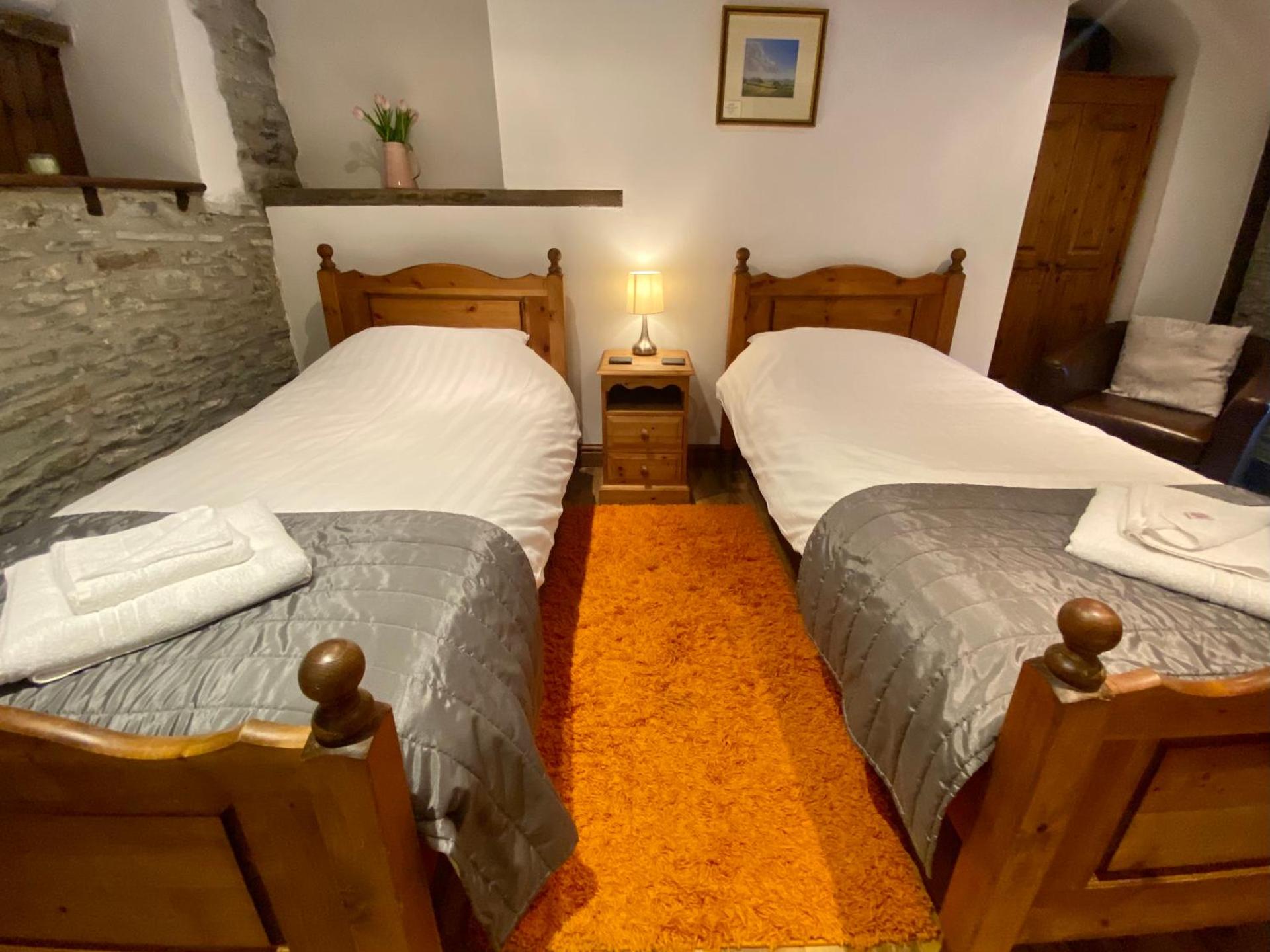 Standard Twin Room with Shower