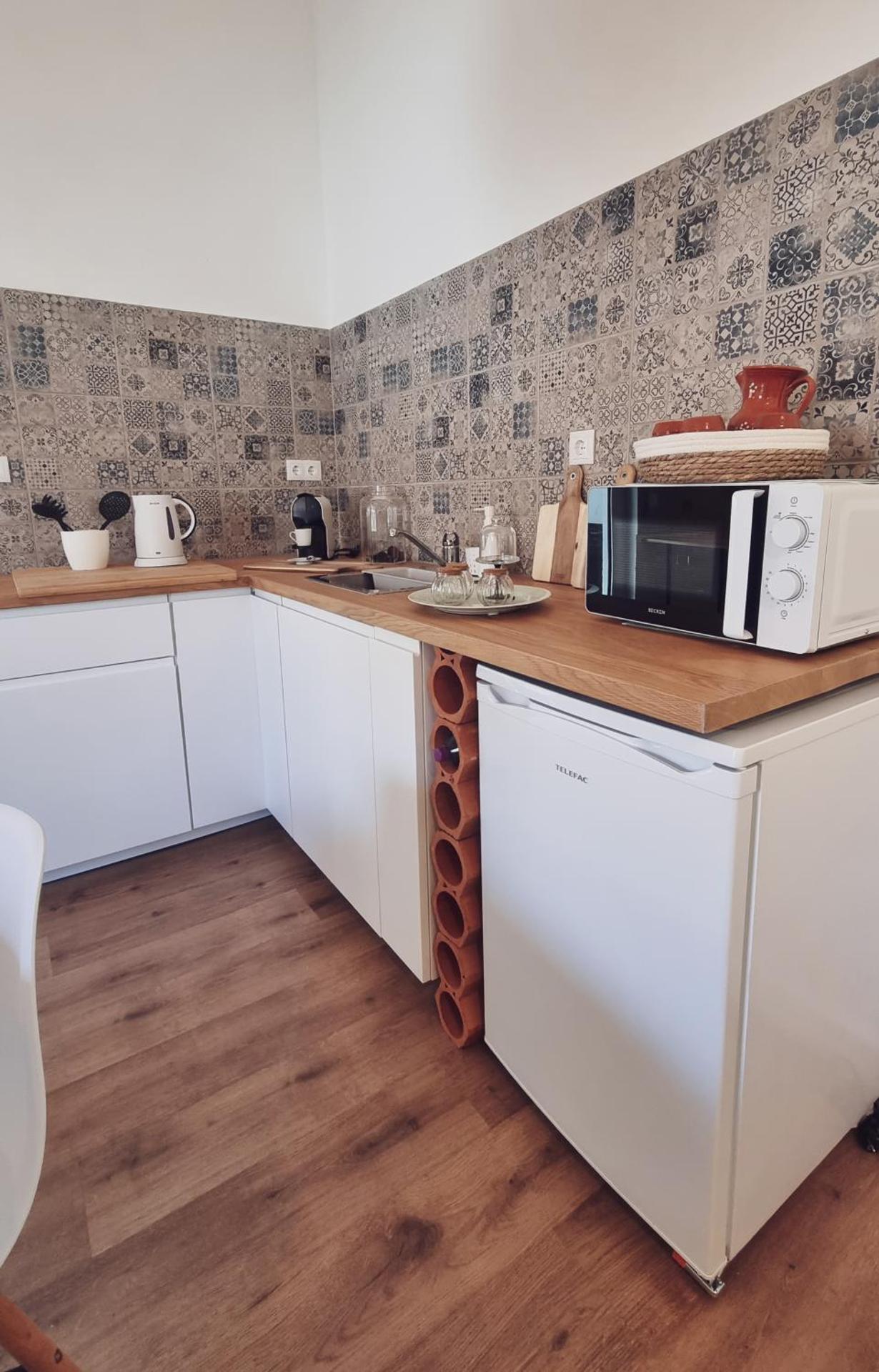 Kitchen or kitchenette