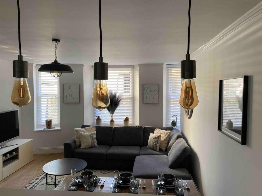 Charming Apartment BARBICAN/HOE PARKING,Courtyard!