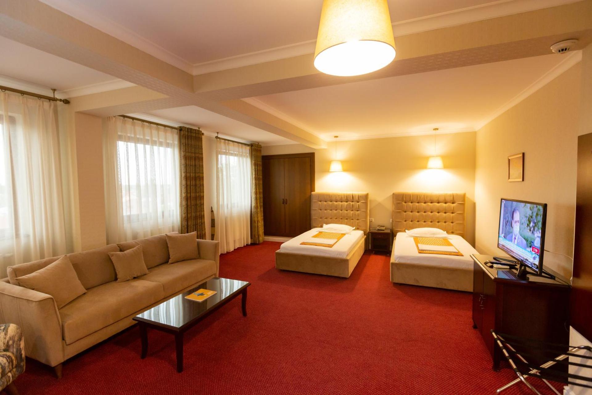 Communal lounge/ TV room