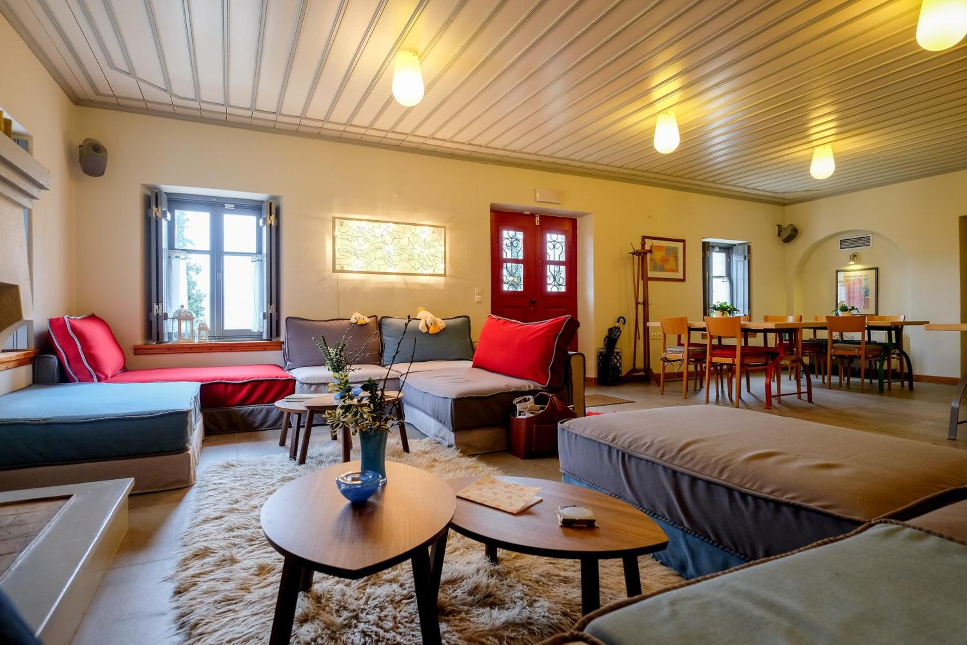 Communal lounge/ TV room