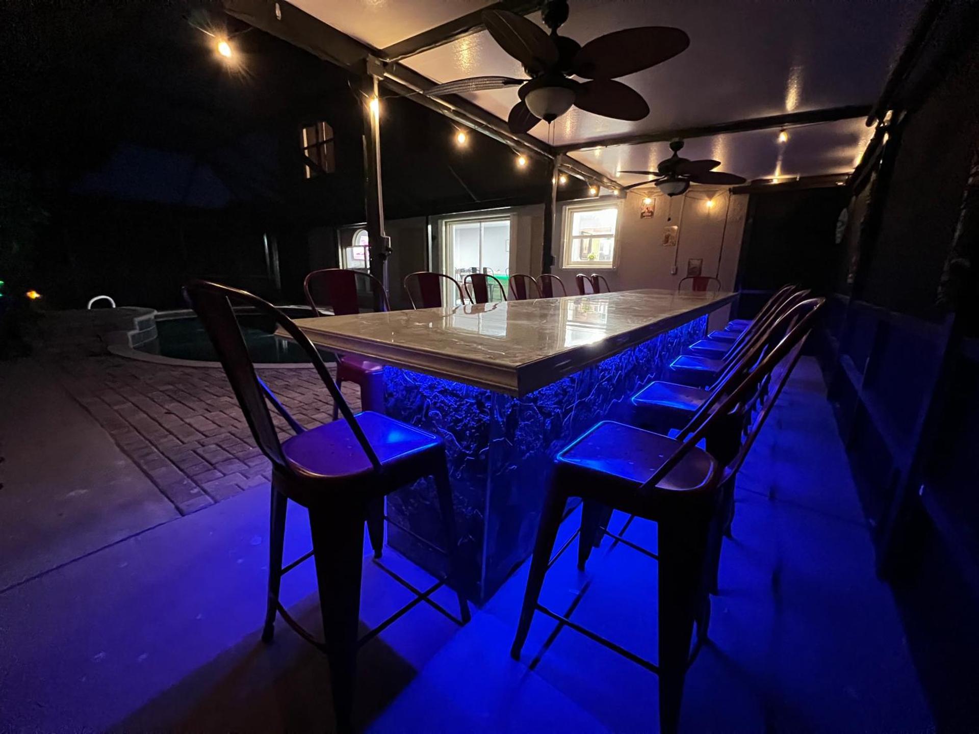 Poolside Cocoa Oasis w/ Tiki Bar!