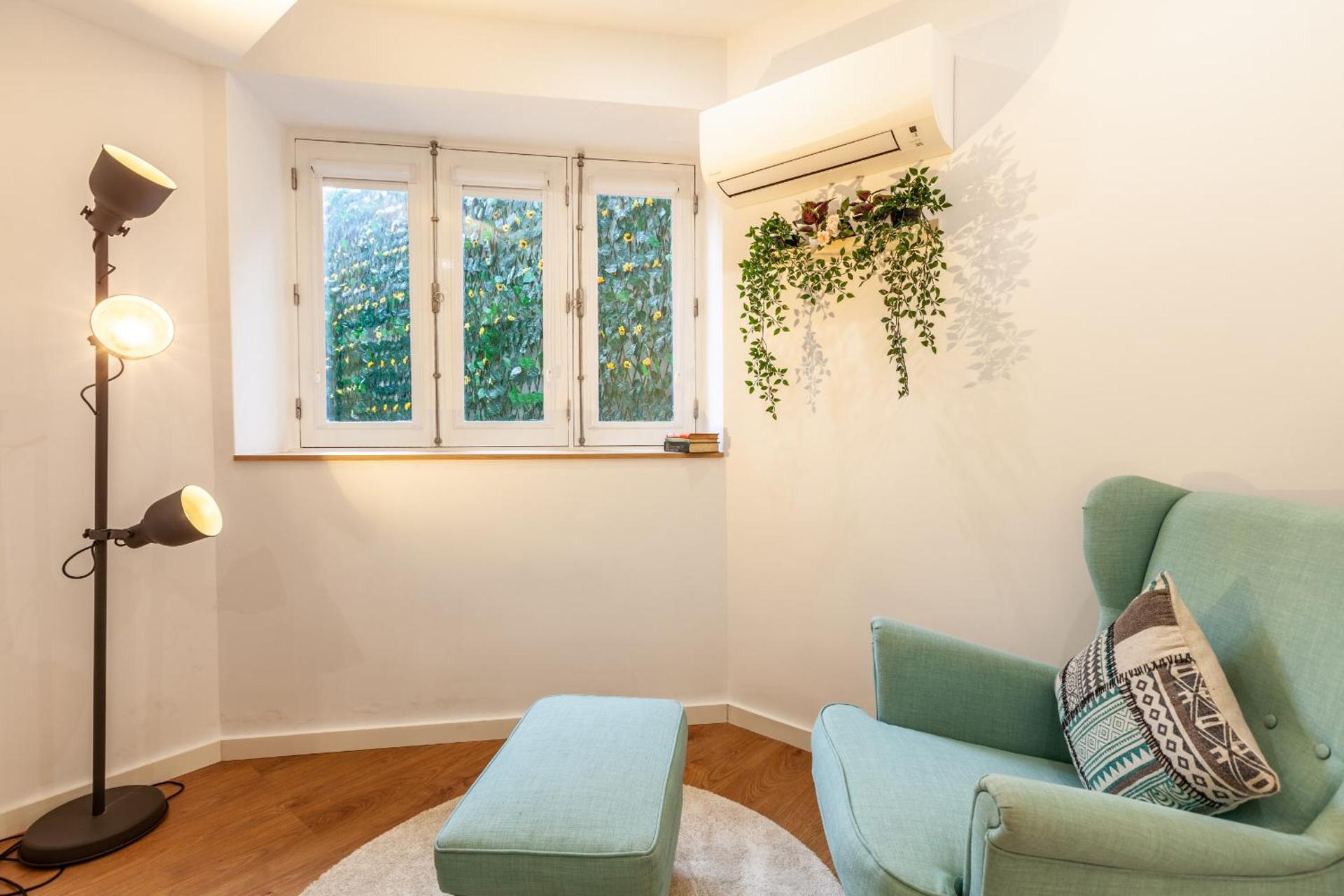 Communal lounge/ TV room