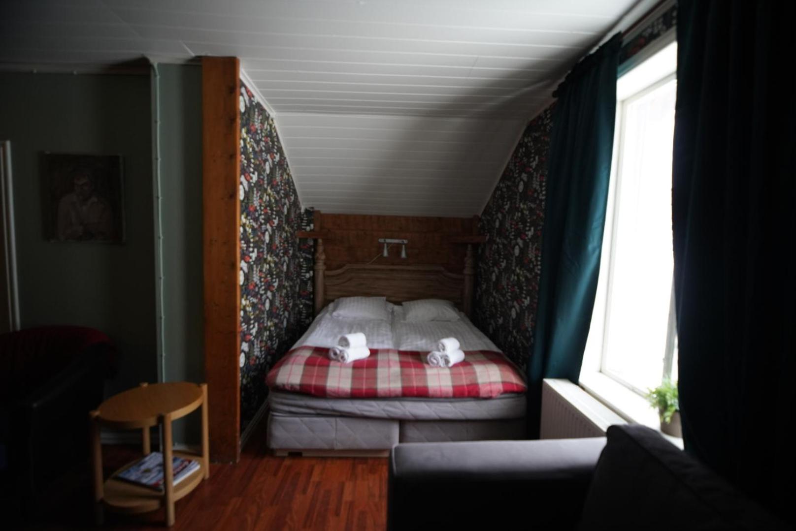 Le Ski Lodge & Steakhouse