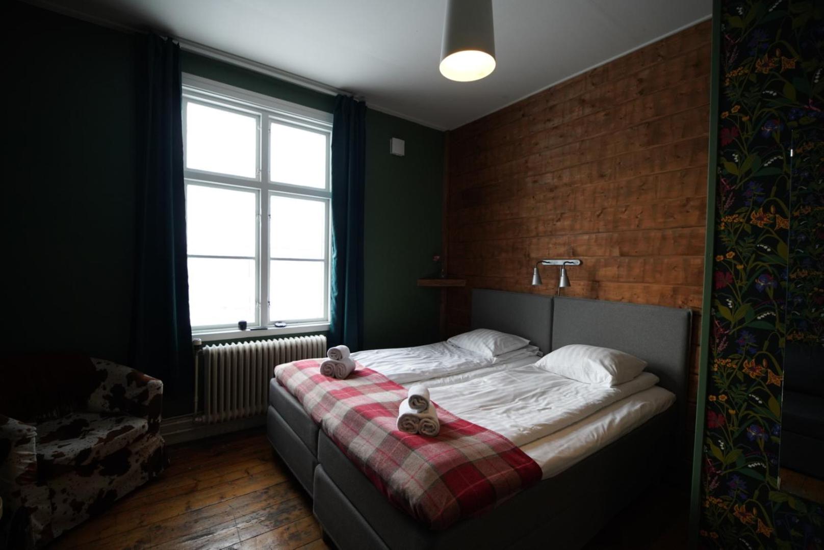 Le Ski Lodge & Steakhouse