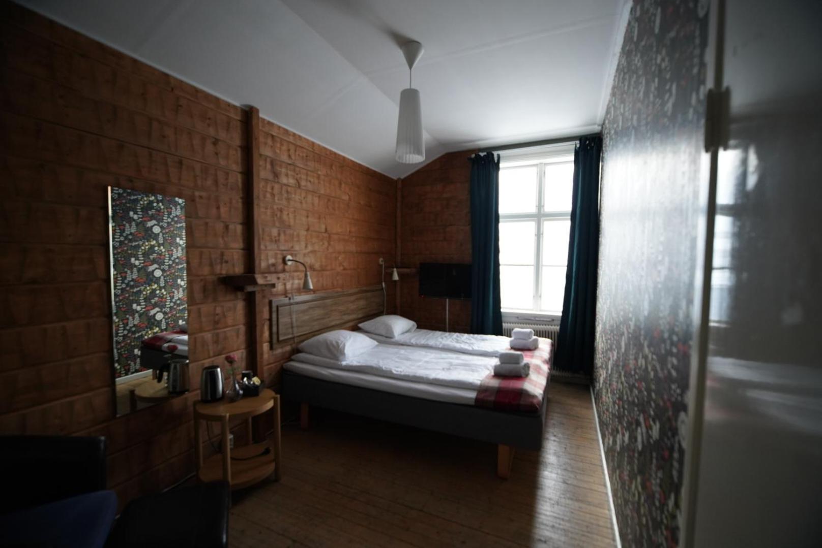 Le Ski Lodge & Steakhouse