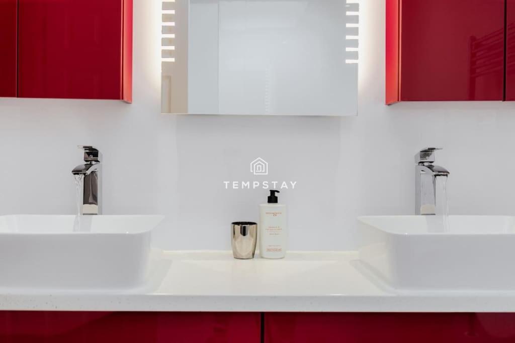 Spacious 5 bed Sunninghill with driveway parking